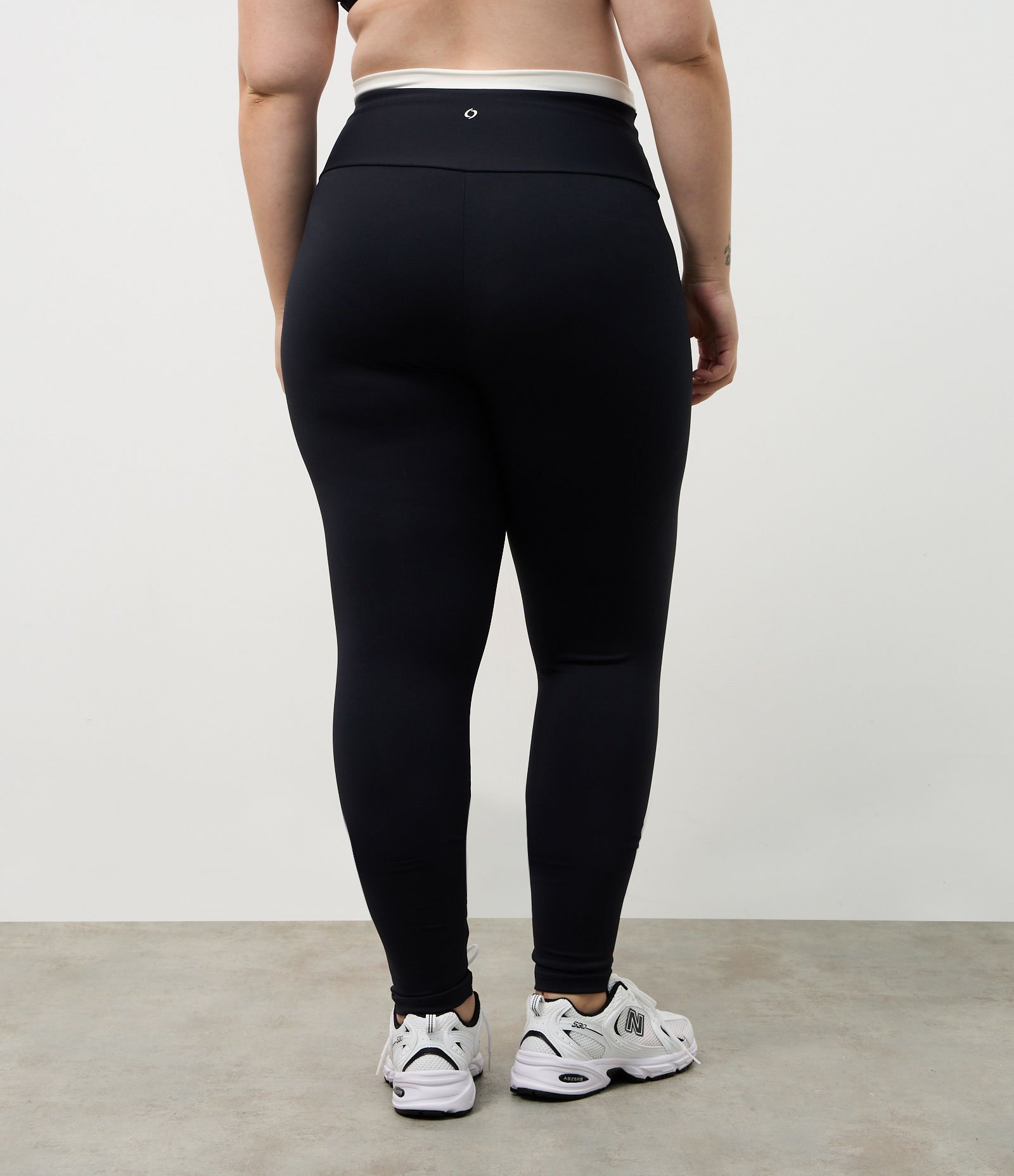 Calça Legging Contraste Maxxi com Recorte Preto 4