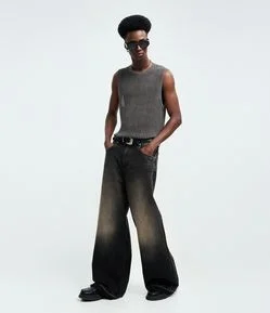 Calça Mega Baggy em Jeans com Barra Desfiada
