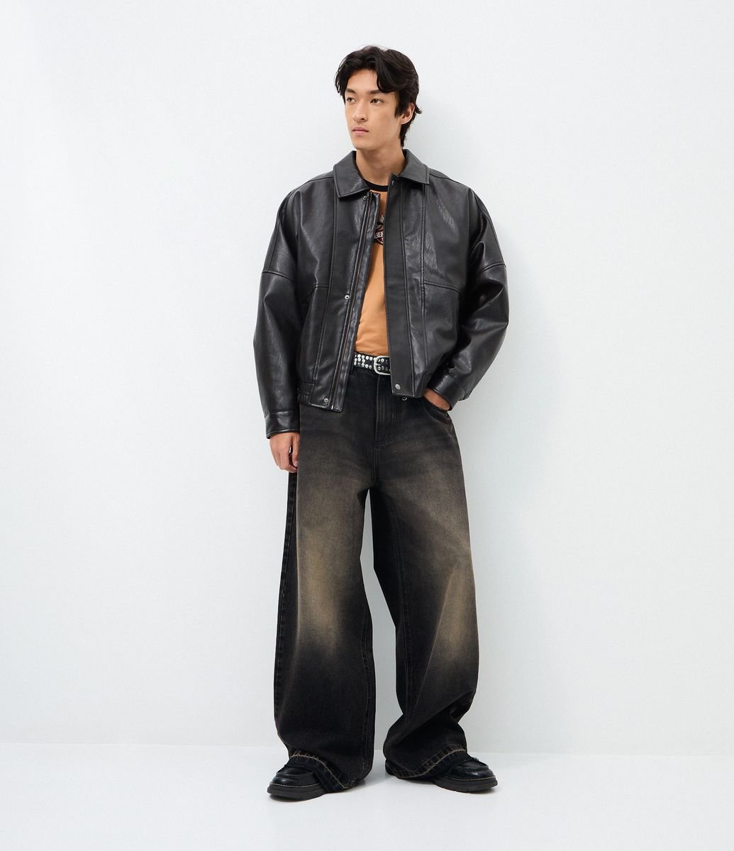 Calça Mega Baggy em Jeans com Barra Desfiada Preto