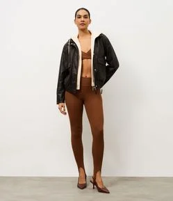 Calça Legging Esportiva em Microfibra com Pezinho