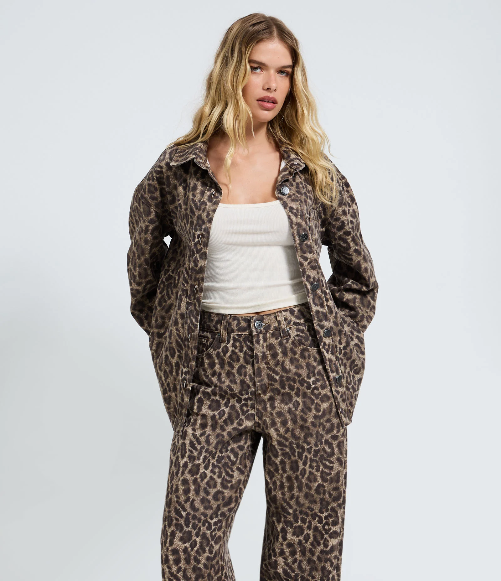 Calça Baggy em Sarja com Cintura Média e Estampa Animal Print Marrom 3