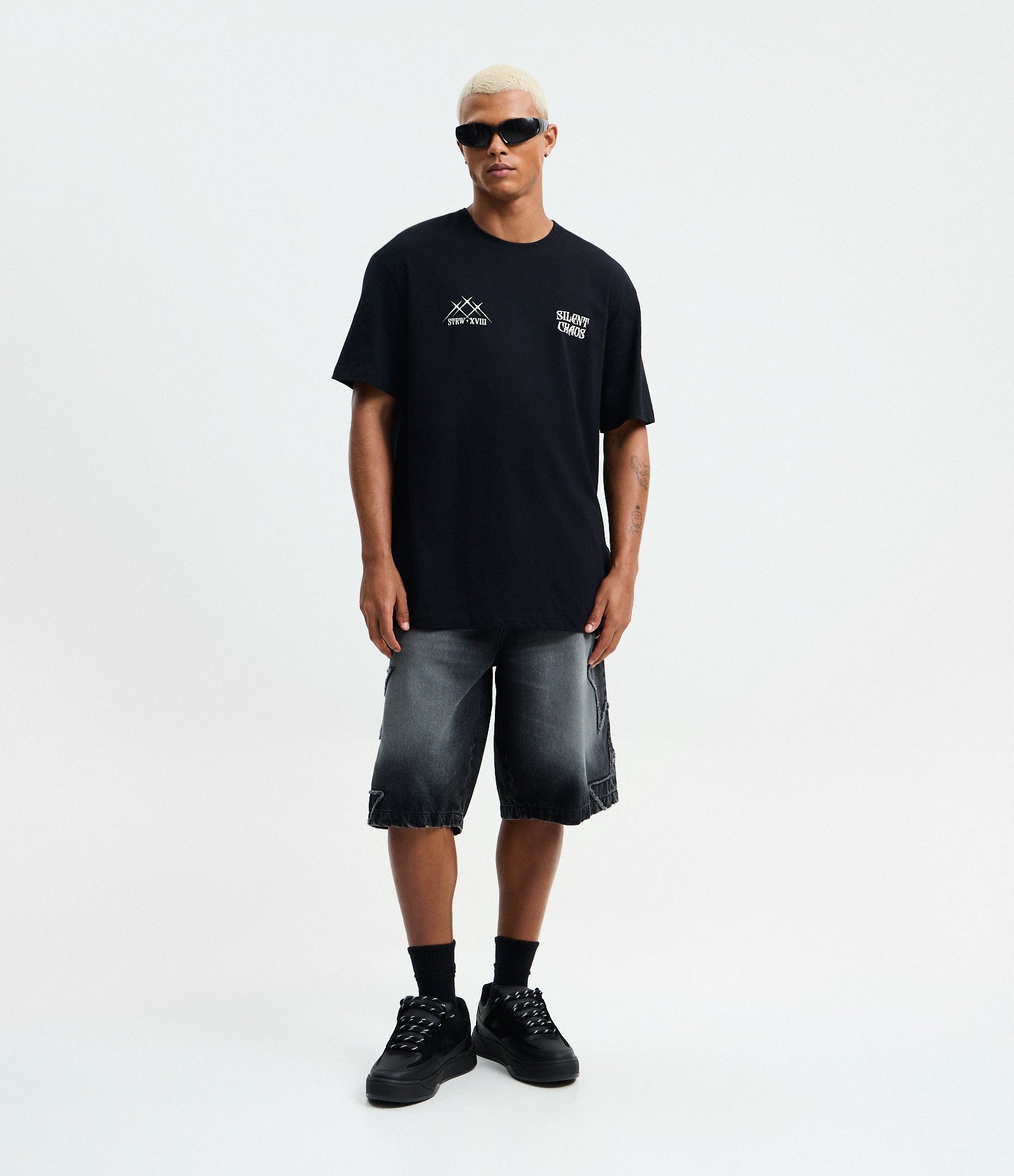 Camiseta Relaxed em Algodão com Estampa Tribal Chaos Preto 2