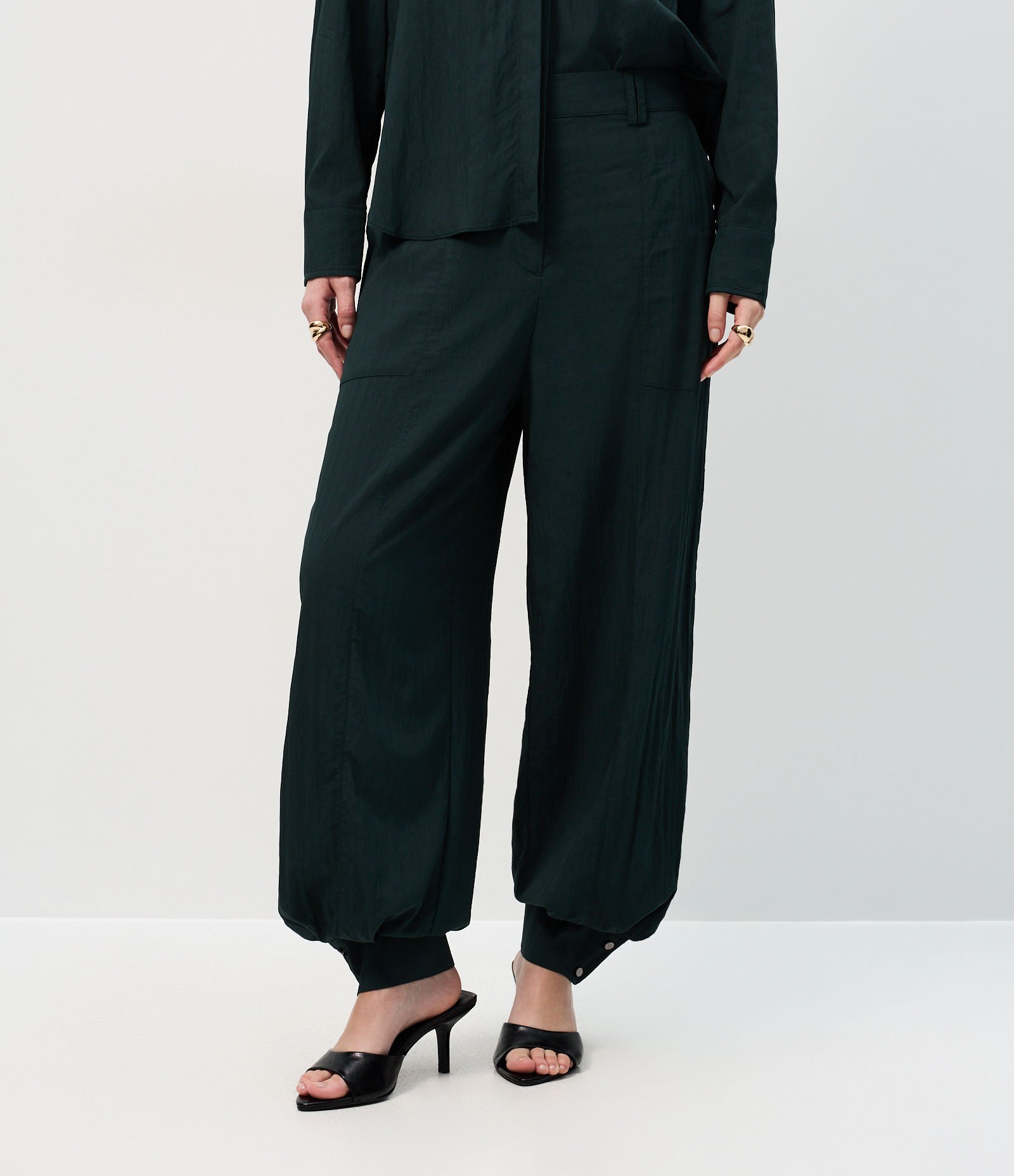 Calça Jogger em Viscose com Pespontos Verde 3