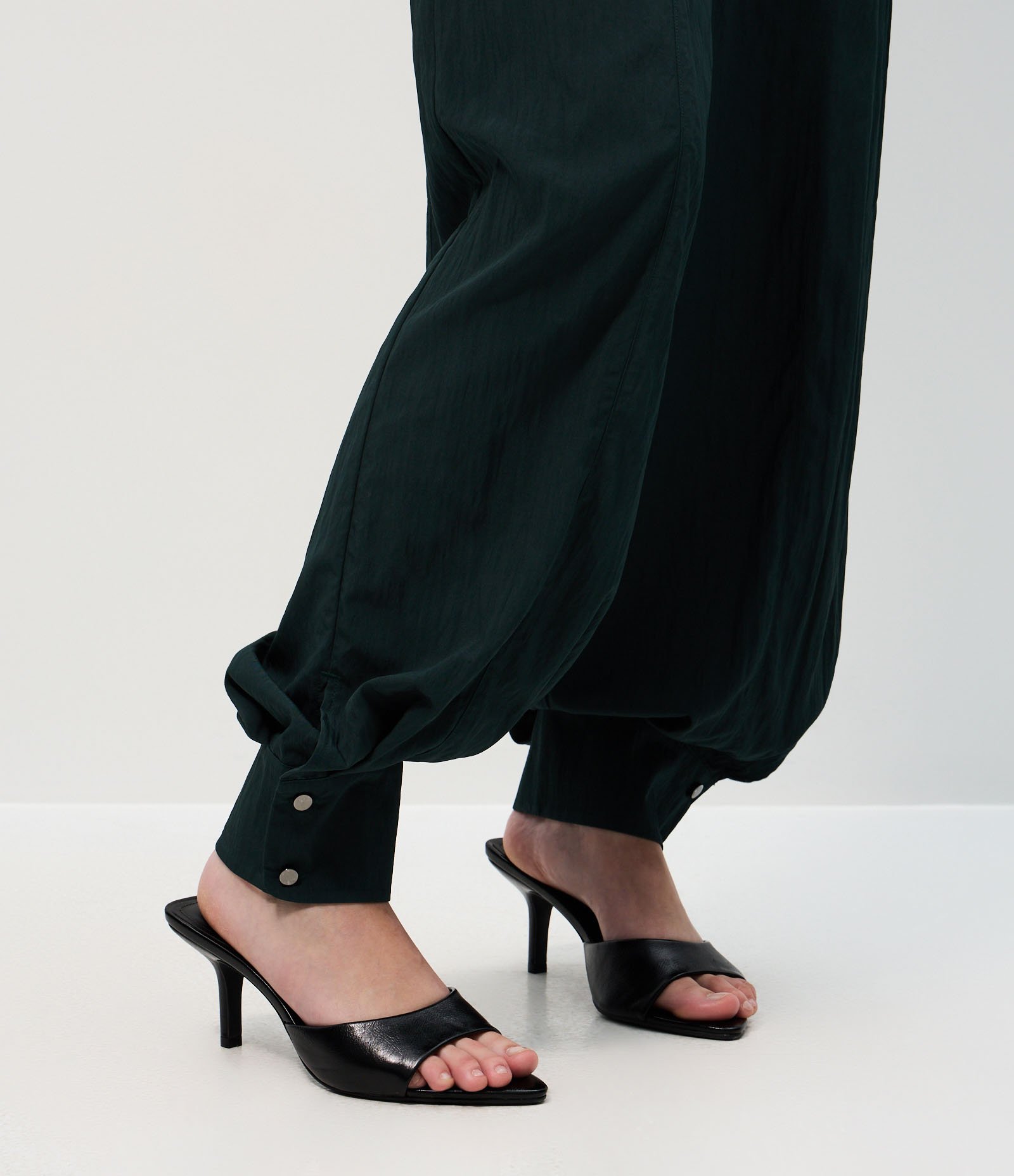 Calça Jogger em Viscose com Pespontos Verde 4