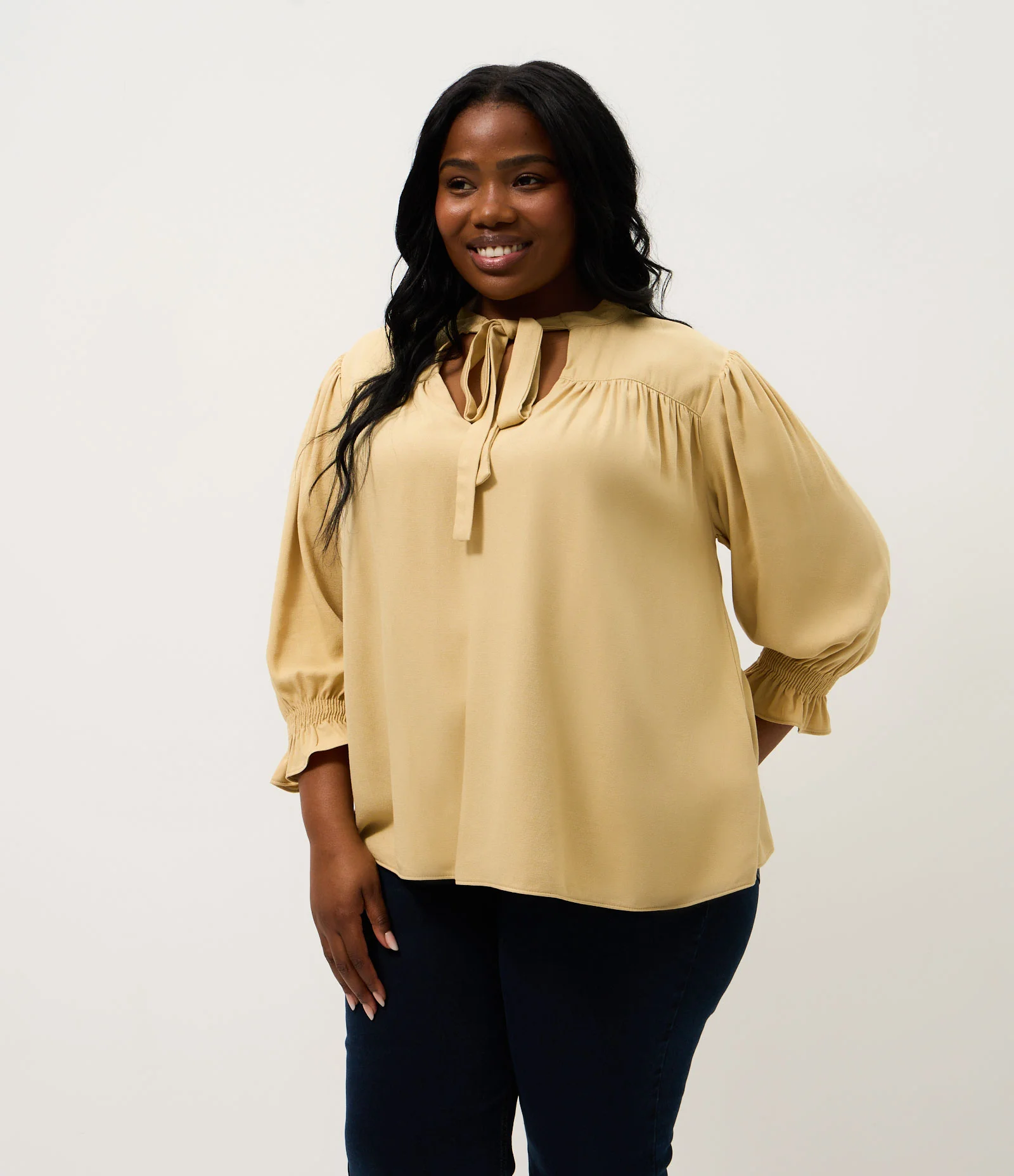 Blusa Manga 3/4 em Crepe com Amarração Curve & Plus Size Amarelo 1