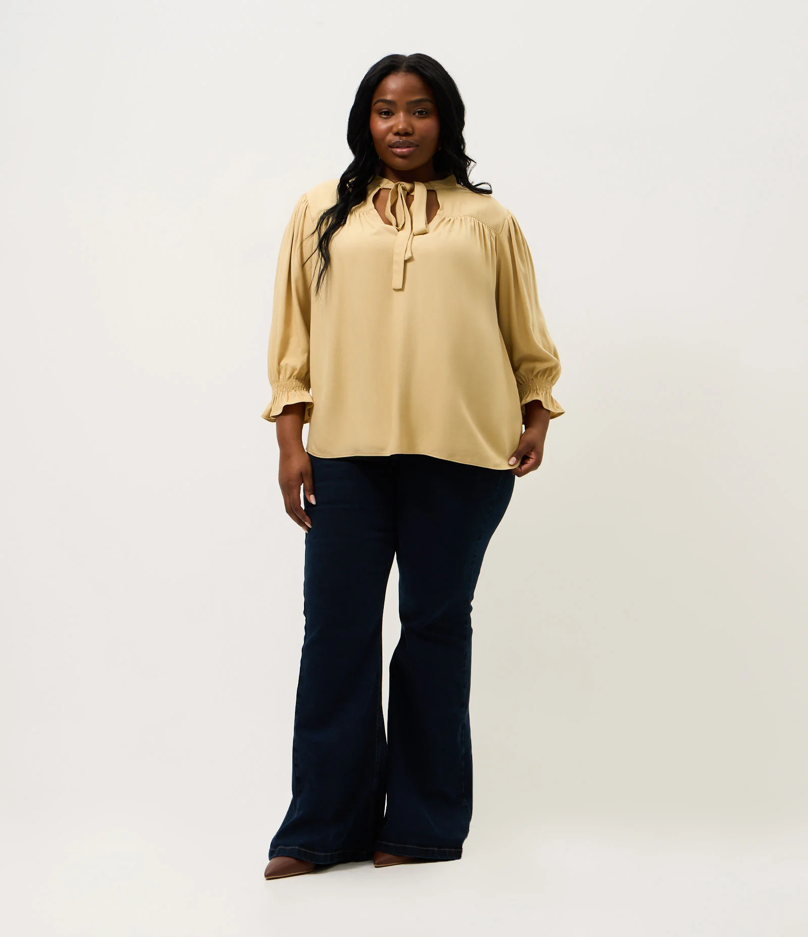 Blusa Manga 3/4 em Crepe com Amarração Curve & Plus Size Amarelo 2