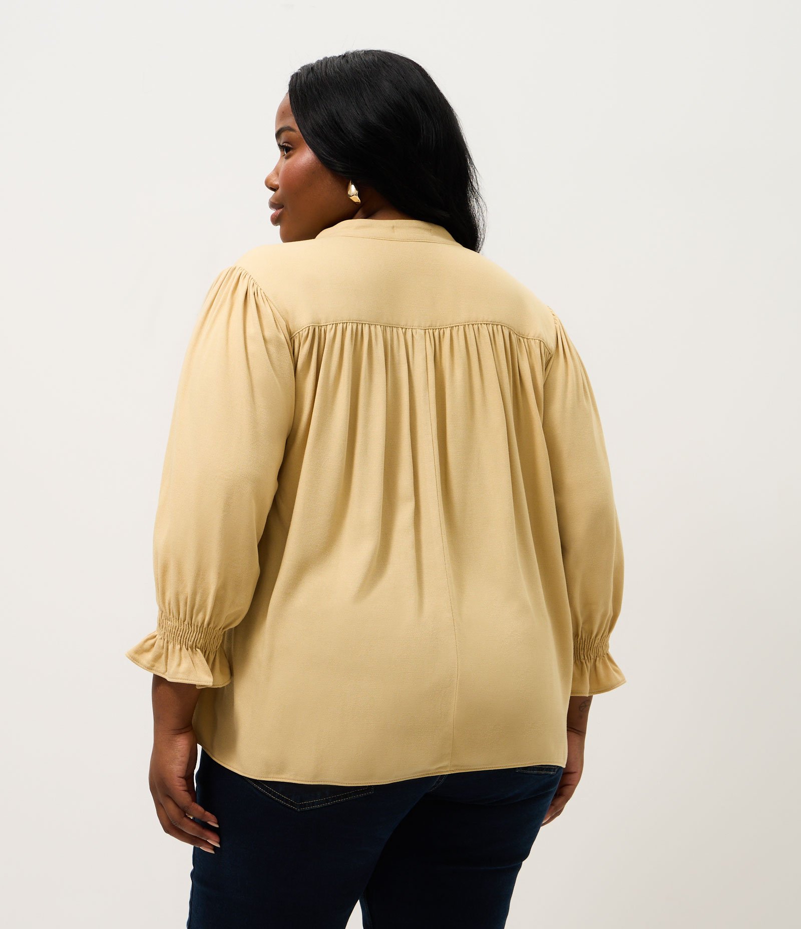 Blusa Manga 3/4 em Crepe com Amarração Curve & Plus Size Amarelo 4