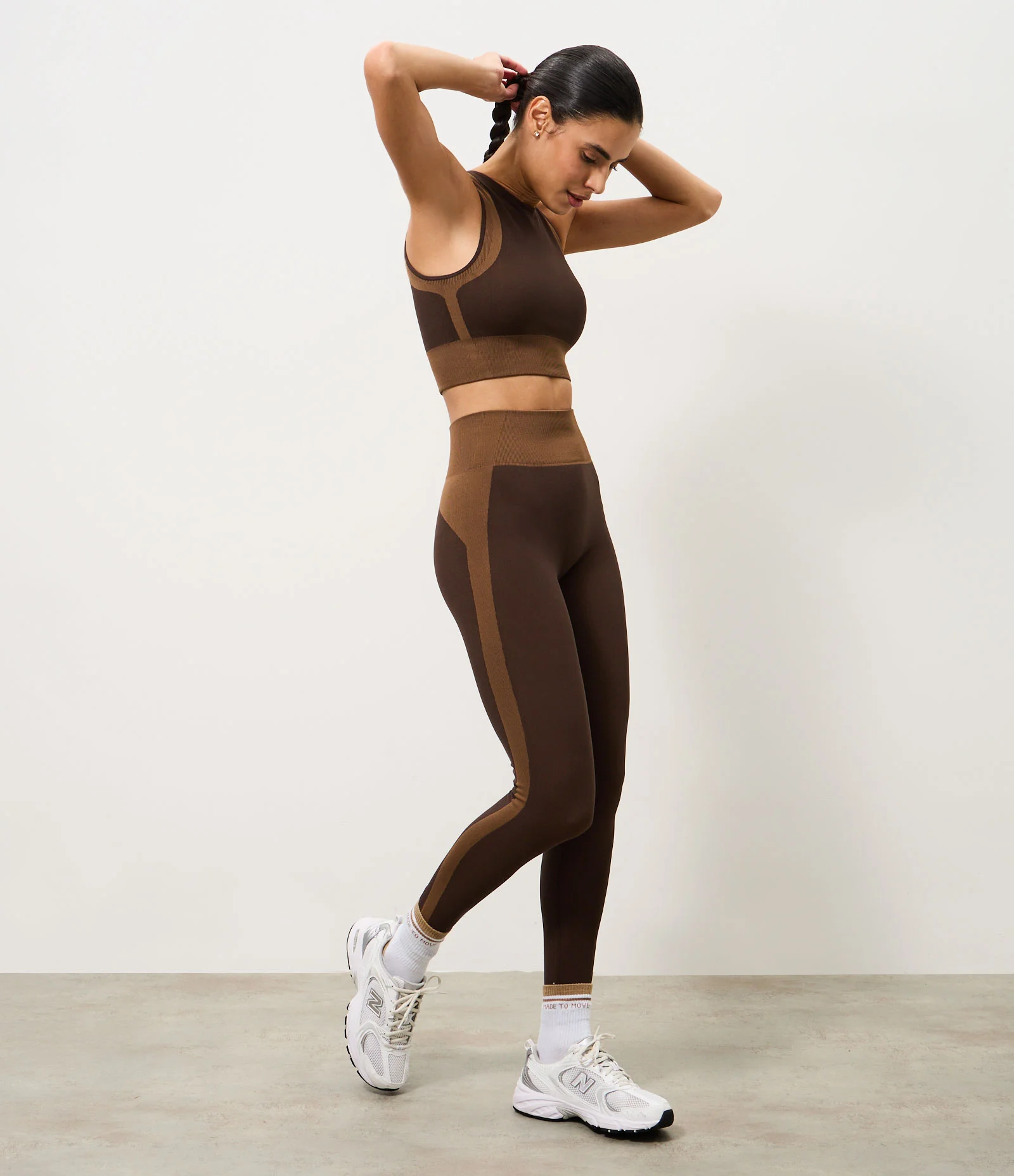 Calça Legging Esportiva em Microfibra com Detalhe Contrastante Marrom 1