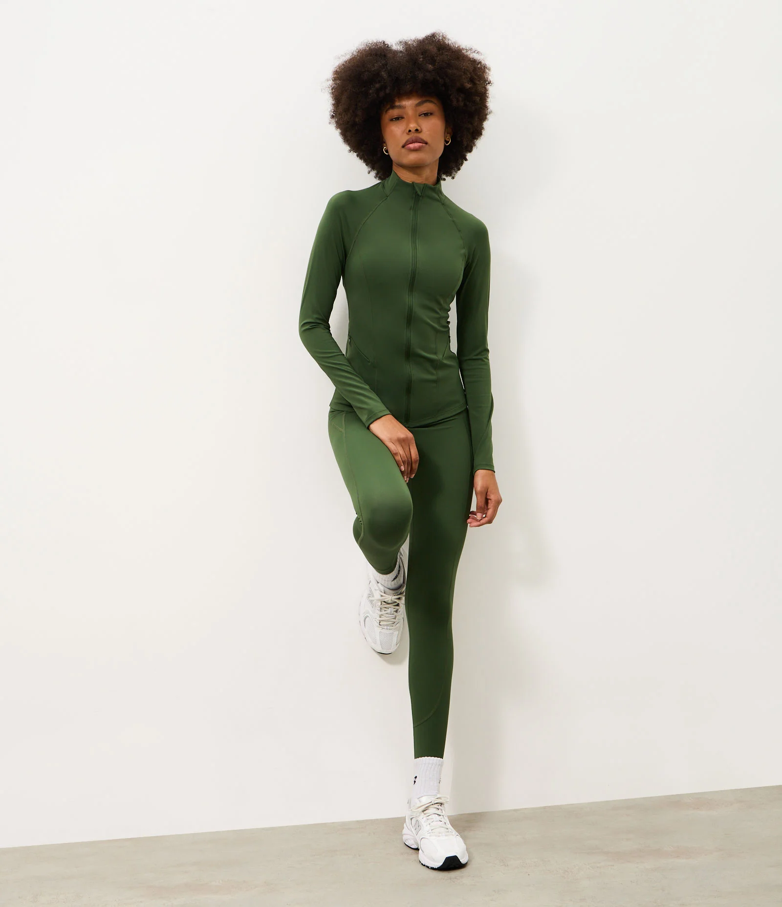 Jaqueta Esportiva Ajustada em Microfibra com Bolso Verde 2