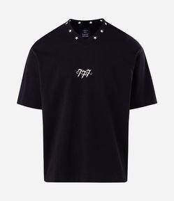 Camiseta Boxy Estrelas Bordadas na Gola