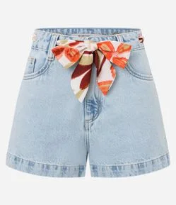 Short Slim em Jeans com Lencinho e Ilhós Metálicos