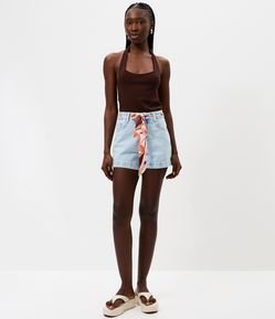 Short Slim em Jeans com Lencinho e Ilhós Metálicos