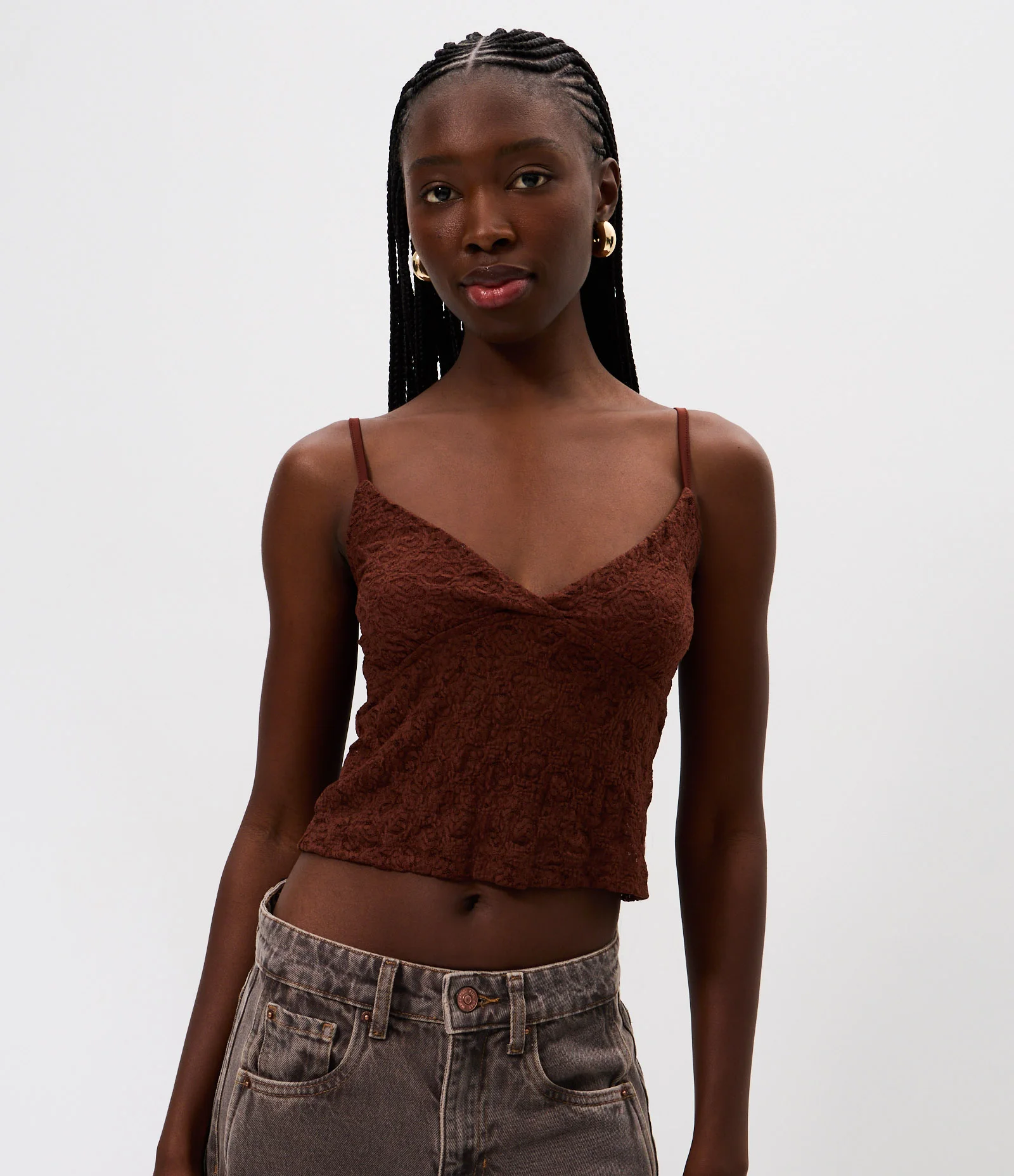 Blusa Regata em Renda Texturizada com Alças Finas Marrom 1
