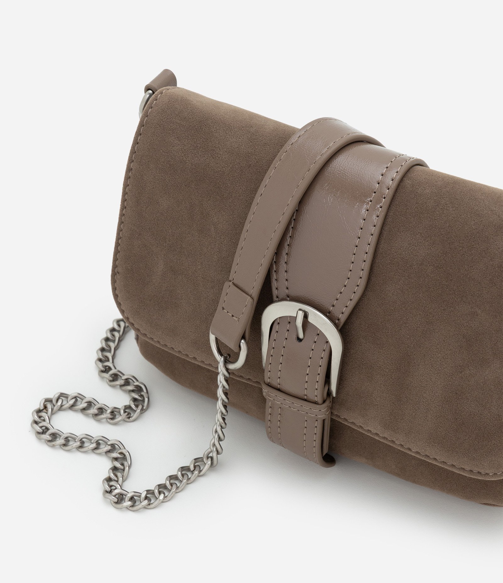 Bolsa Transversal Pequena em Suede com Tampa e Alça Longa Marrom 7