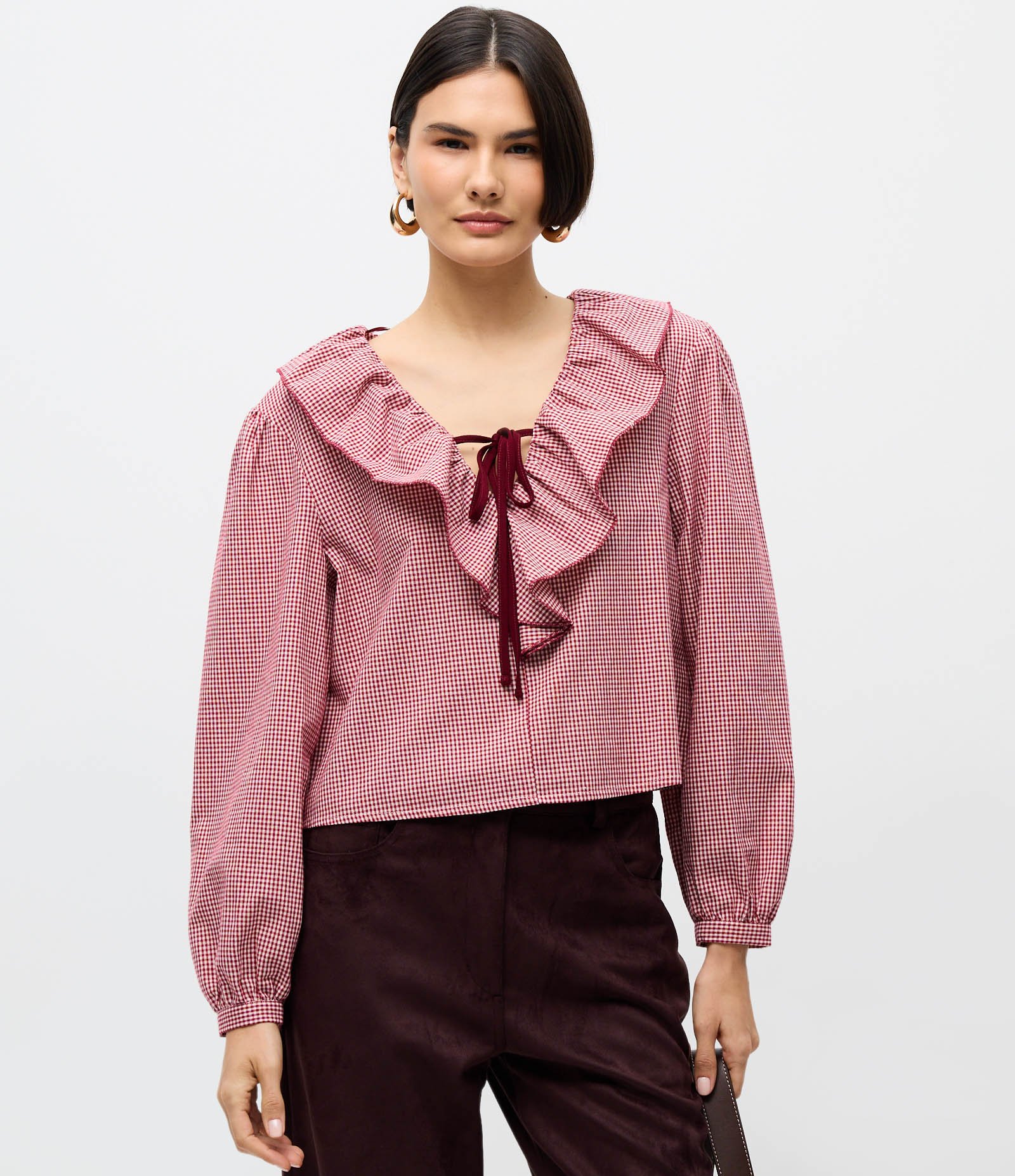 Camisa em Tricoline Xadrez com Babados e Amarração no Decote Vermelho 3