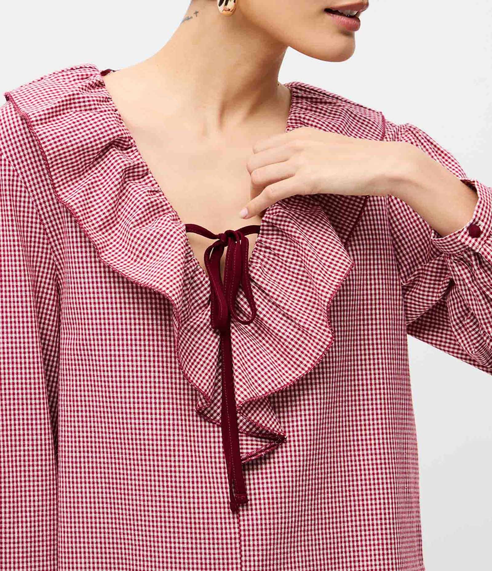 Camisa em Tricoline Xadrez com Babados e Amarração no Decote Vermelho 4