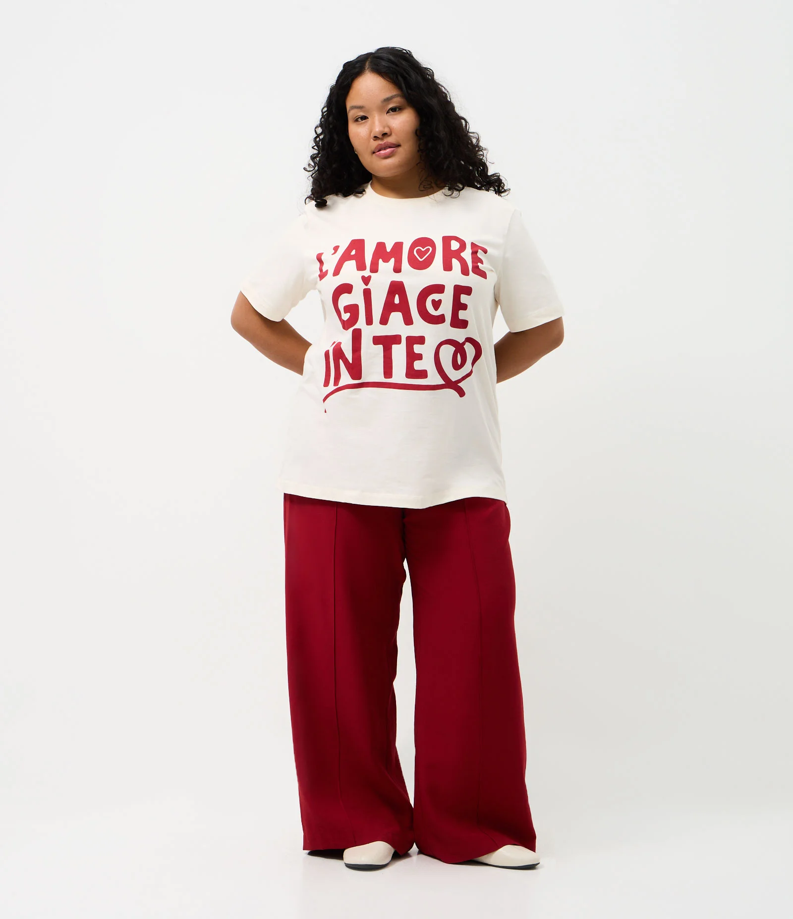 Camiseta Alongada com Estampa Lettering Curve & Plus Size Bege 2