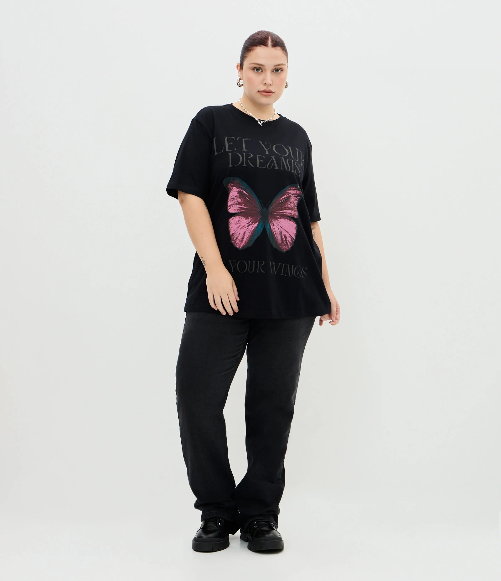 Camiseta Alongada em Meia Malha com Estampa Borboleta Curve & Plus Size Preto 2