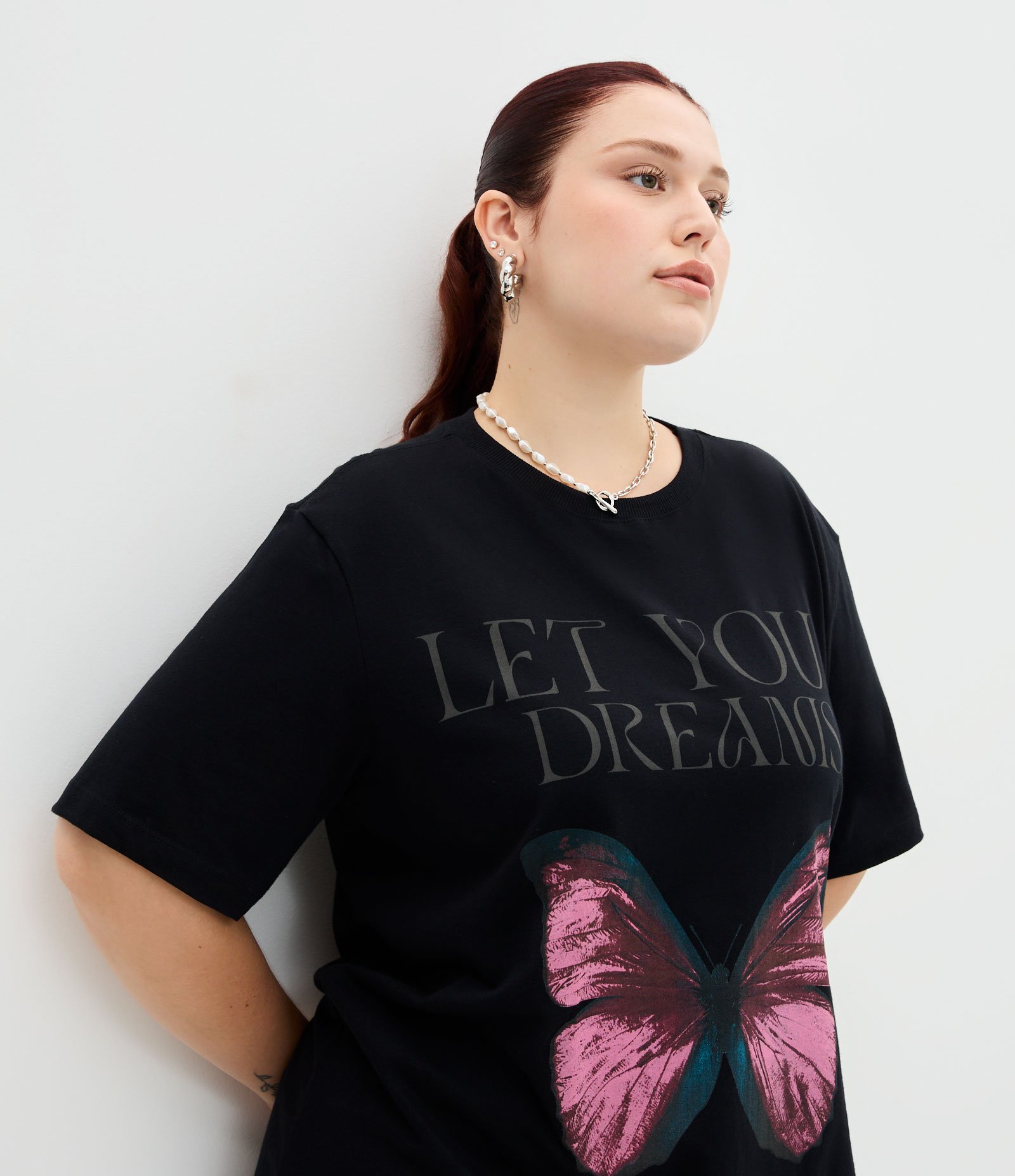 Camiseta Alongada em Meia Malha com Estampa Borboleta Curve & Plus Size Preto 3