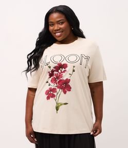 Camiseta Alongada em Meia Malha com Estampa Orquídea Curve & Plus Size