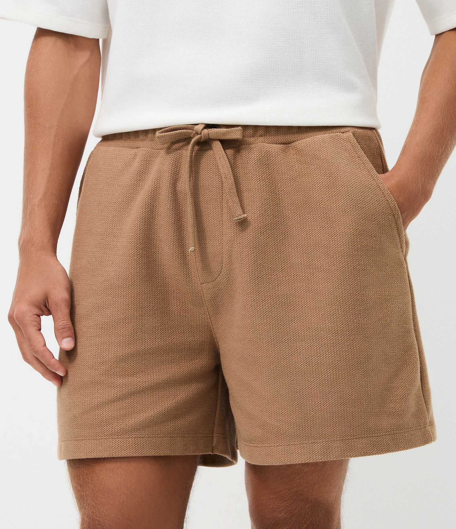 Bermuda Texturizada Lisa com Textura Marrom 2