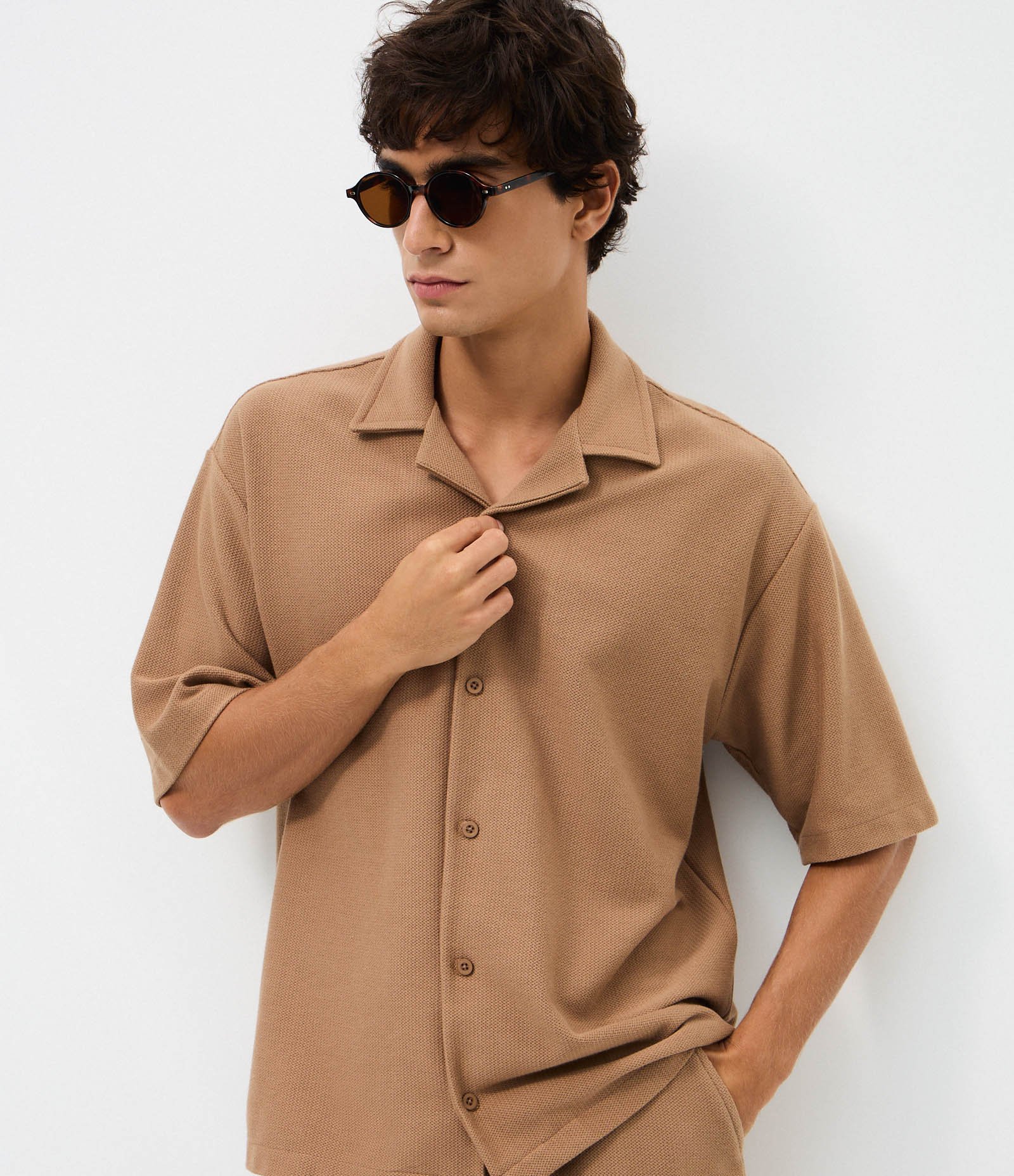 Camisa Boxy Manga Curta Texturizada Marrom 1