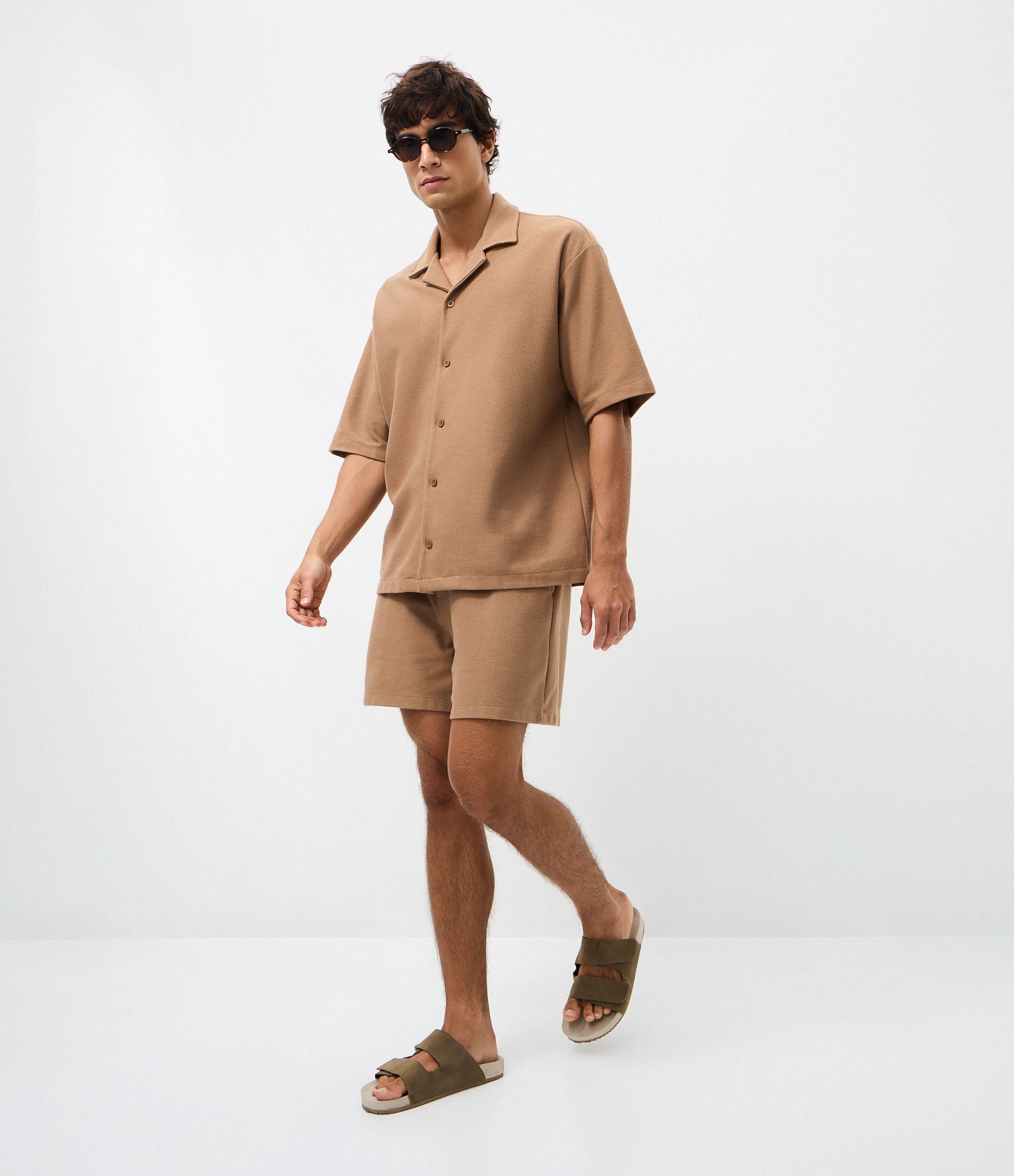 Camisa Boxy Manga Curta Texturizada Marrom 2