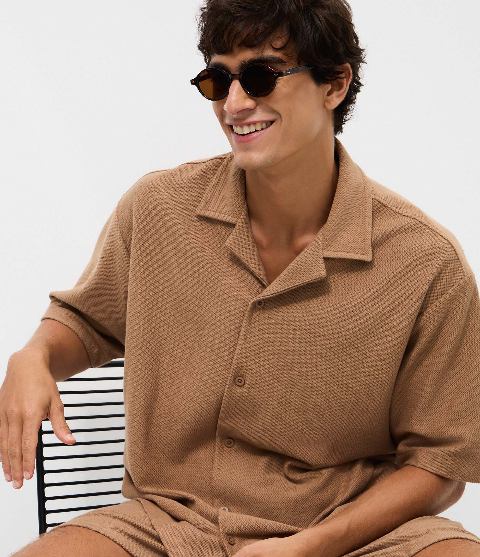 Camisa Boxy Manga Curta Texturizada Marrom 3