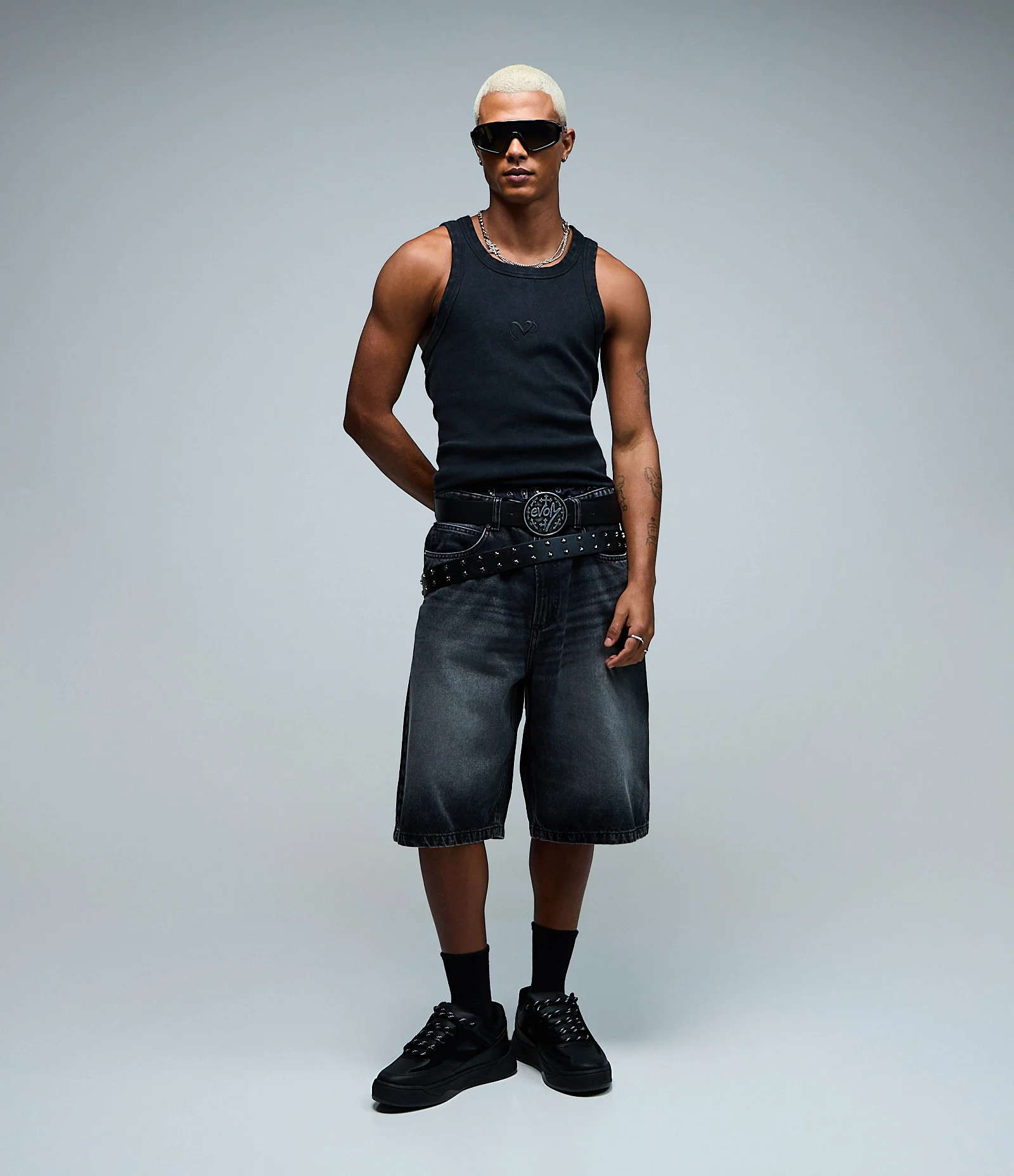 Bermuda Baggy Relaxed em Jeans com Bolso Duplo Veigh Preto 1