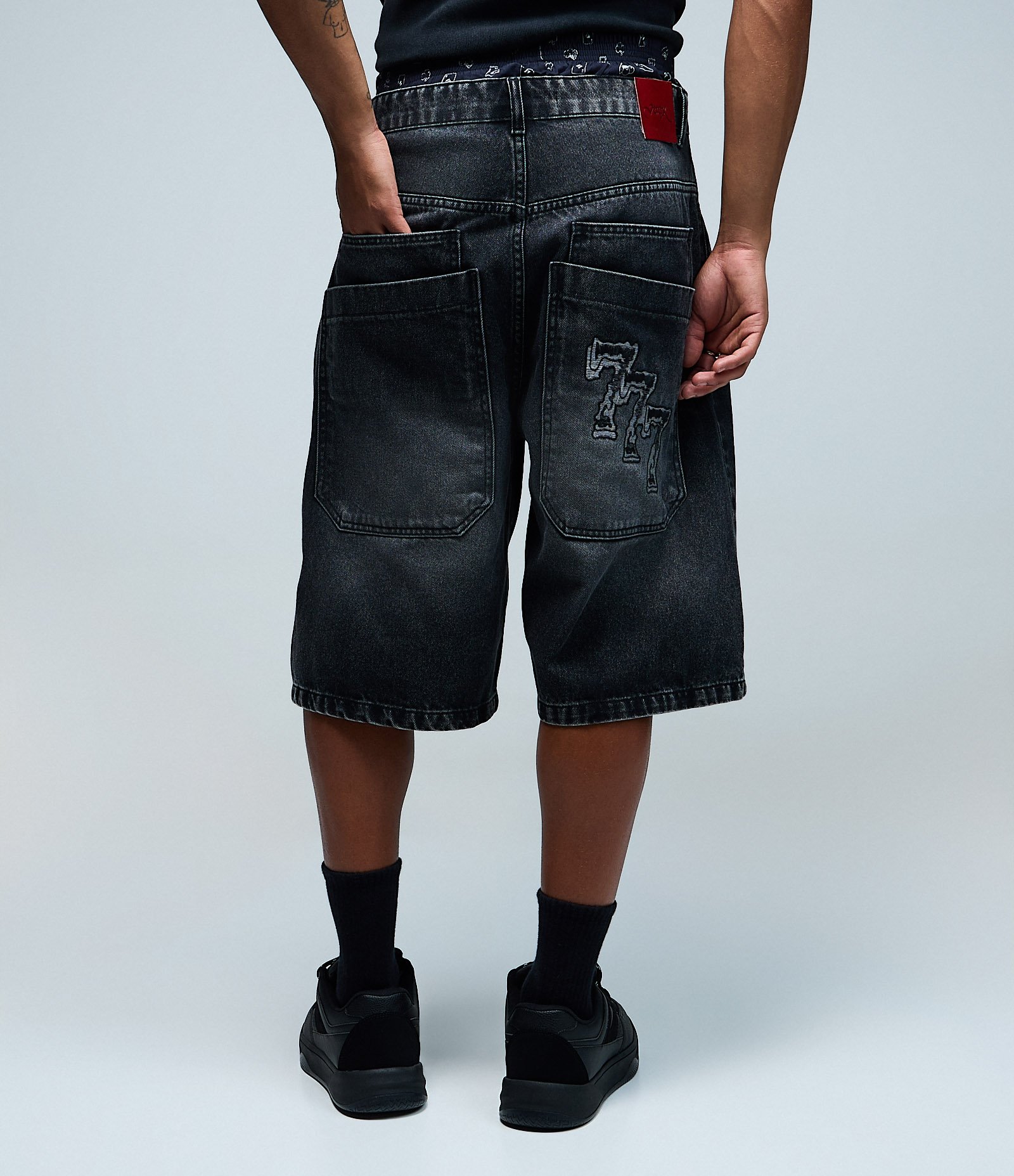 Bermuda Baggy Relaxed em Jeans com Bolso Duplo Veigh Preto 5