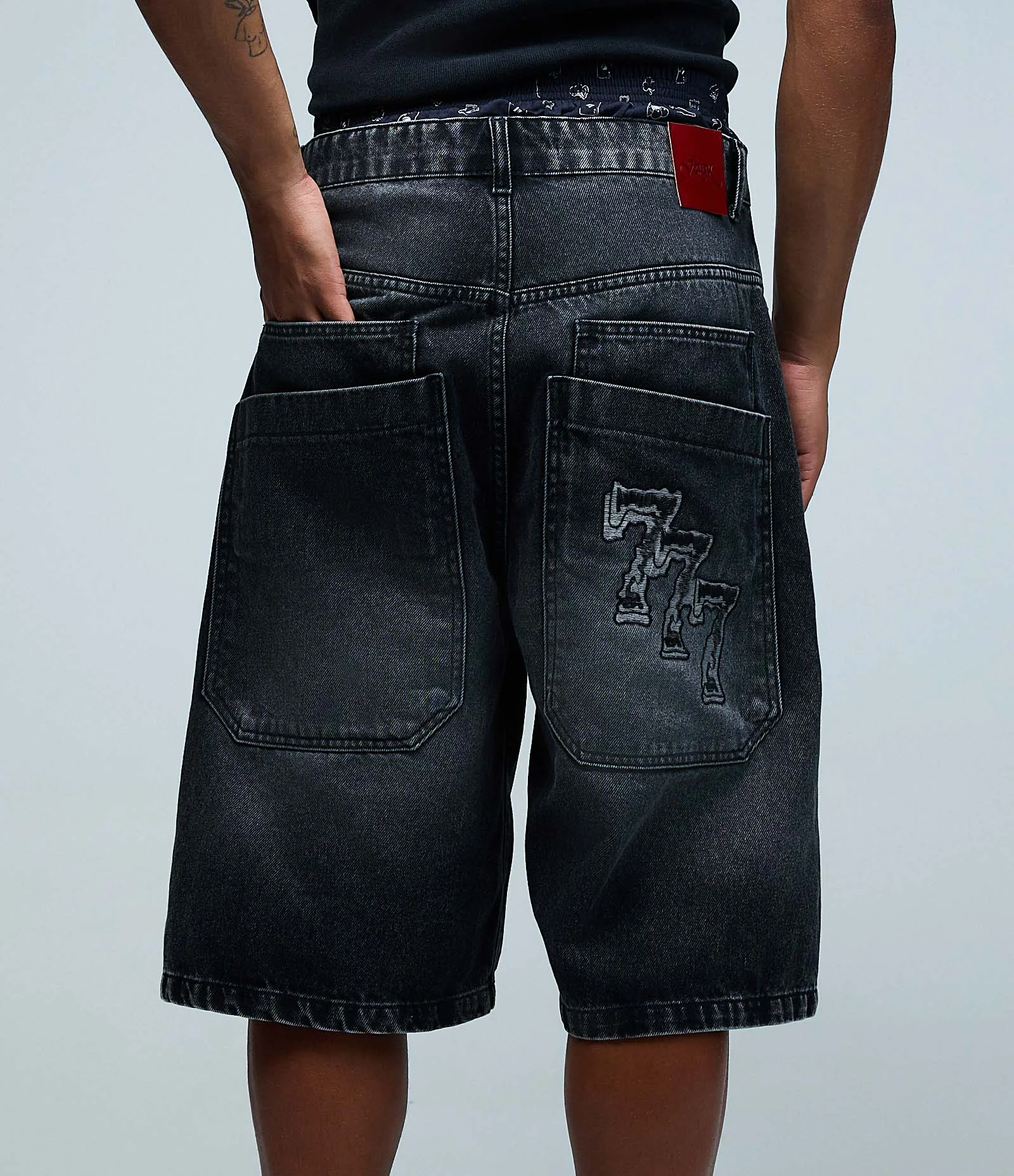 Bermuda Baggy Relaxed em Jeans com Bolso Duplo Veigh Preto 6