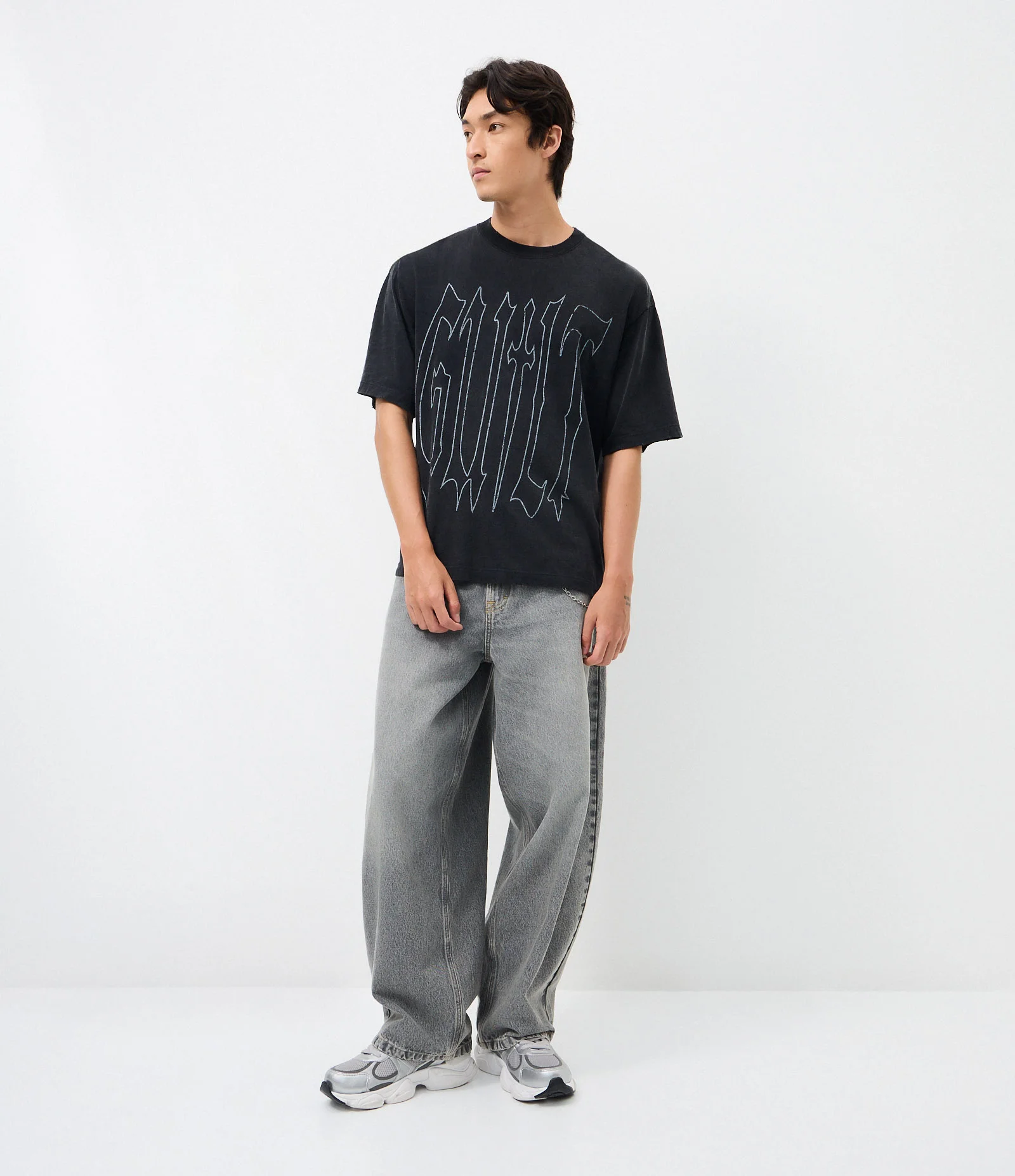 Camiseta Boxy Manga Curta em Algodão com Lettering Guilt Preto 2