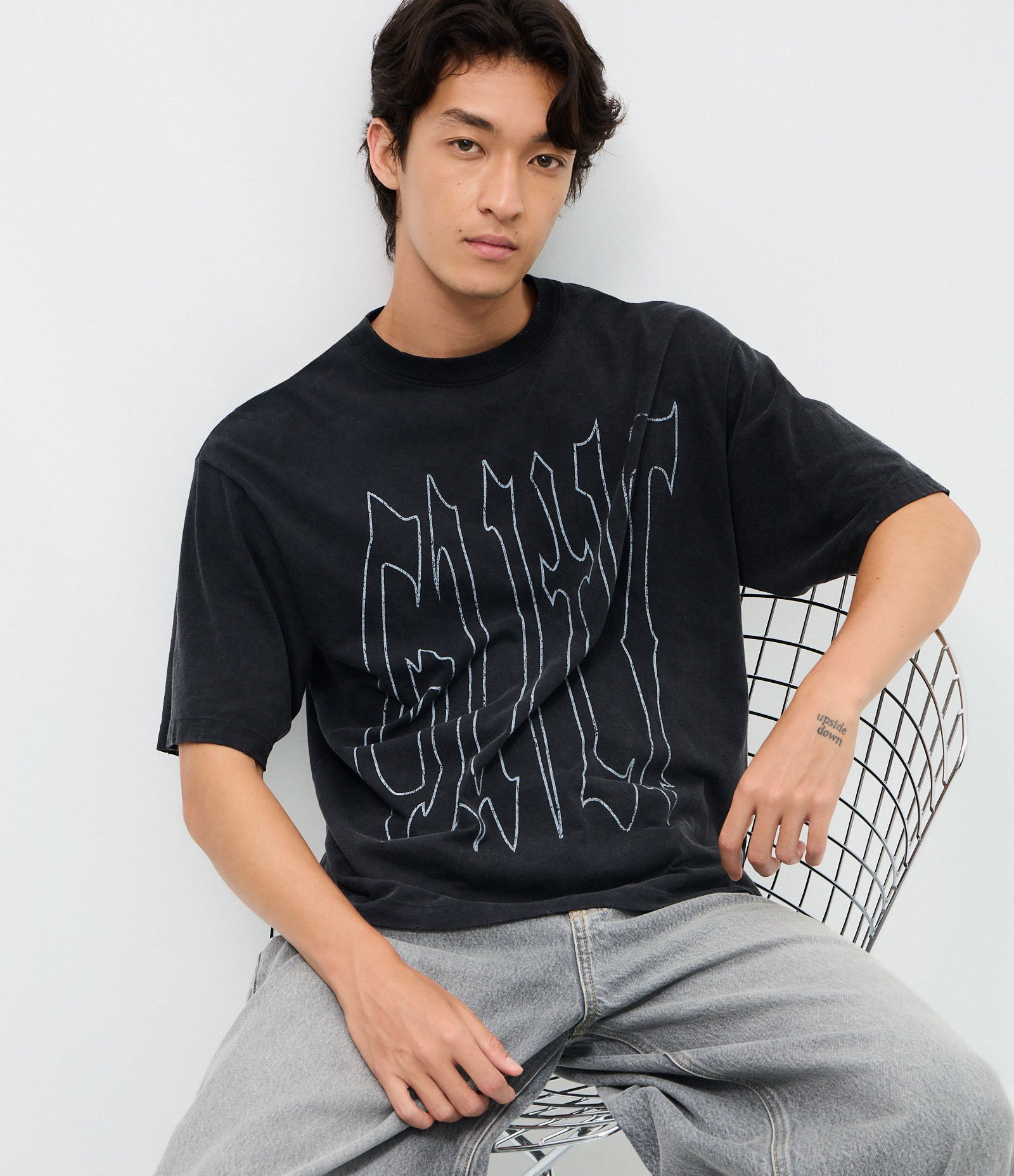 Camiseta Boxy Manga Curta em Algodão com Lettering Guilt Preto 3