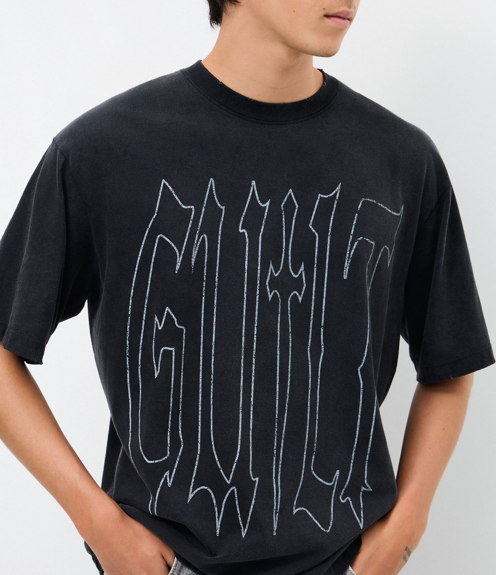 Camiseta Boxy Manga Curta em Algodão com Lettering Guilt Preto 4