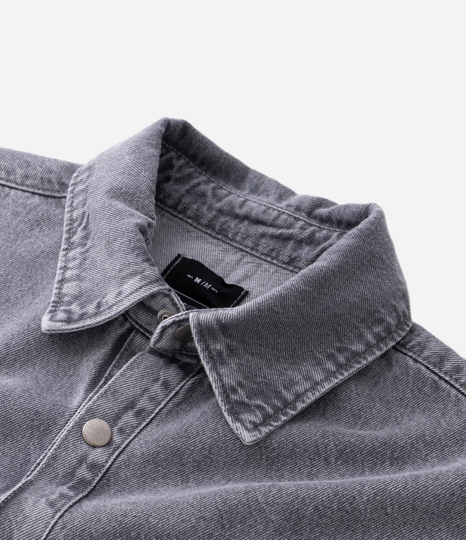 Camisa Boxy em Jeans com Bolsos Marmorizada Cinza 9