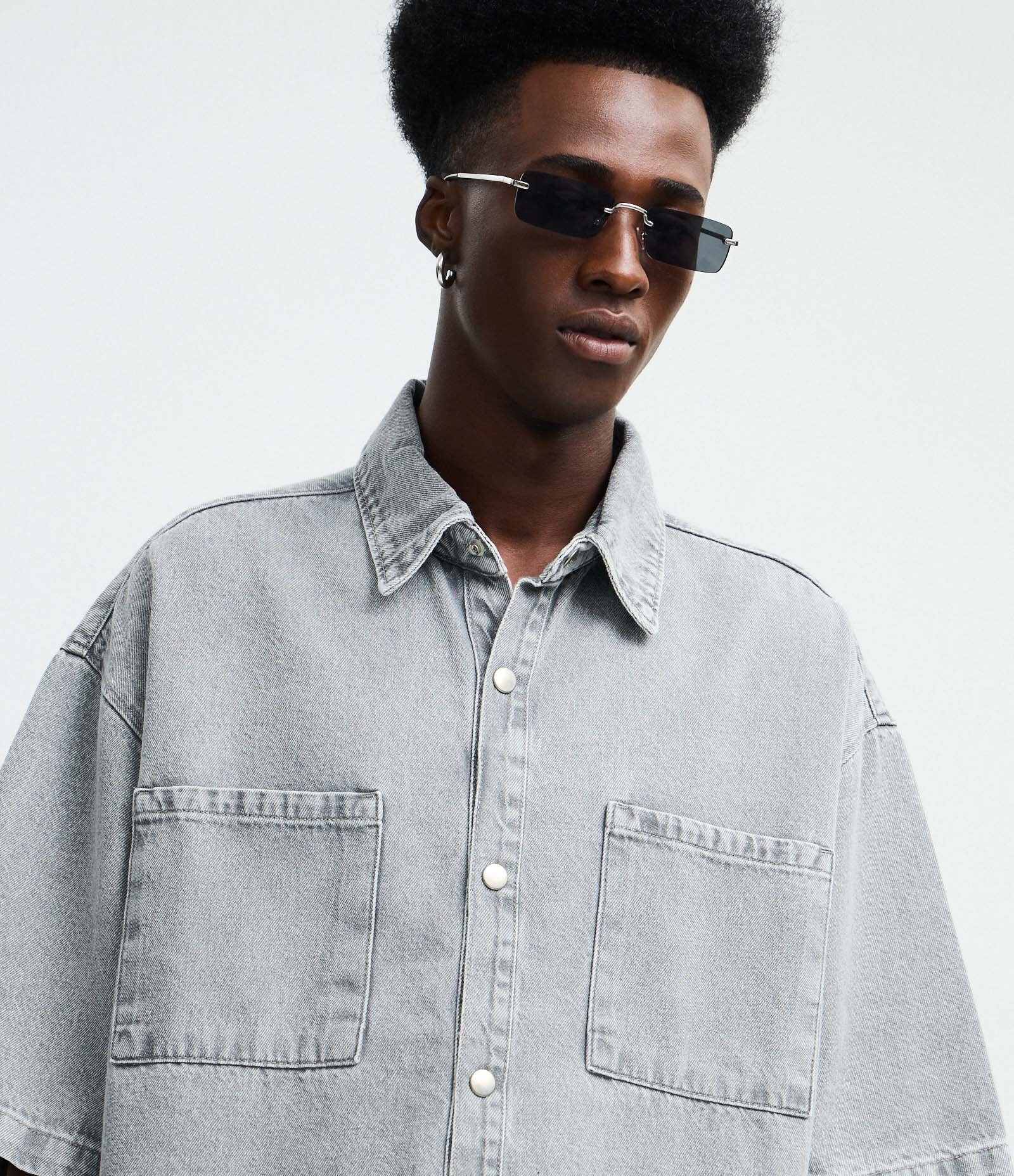 Camisa Boxy em Jeans com Bolsos Marmorizada Cinza 3