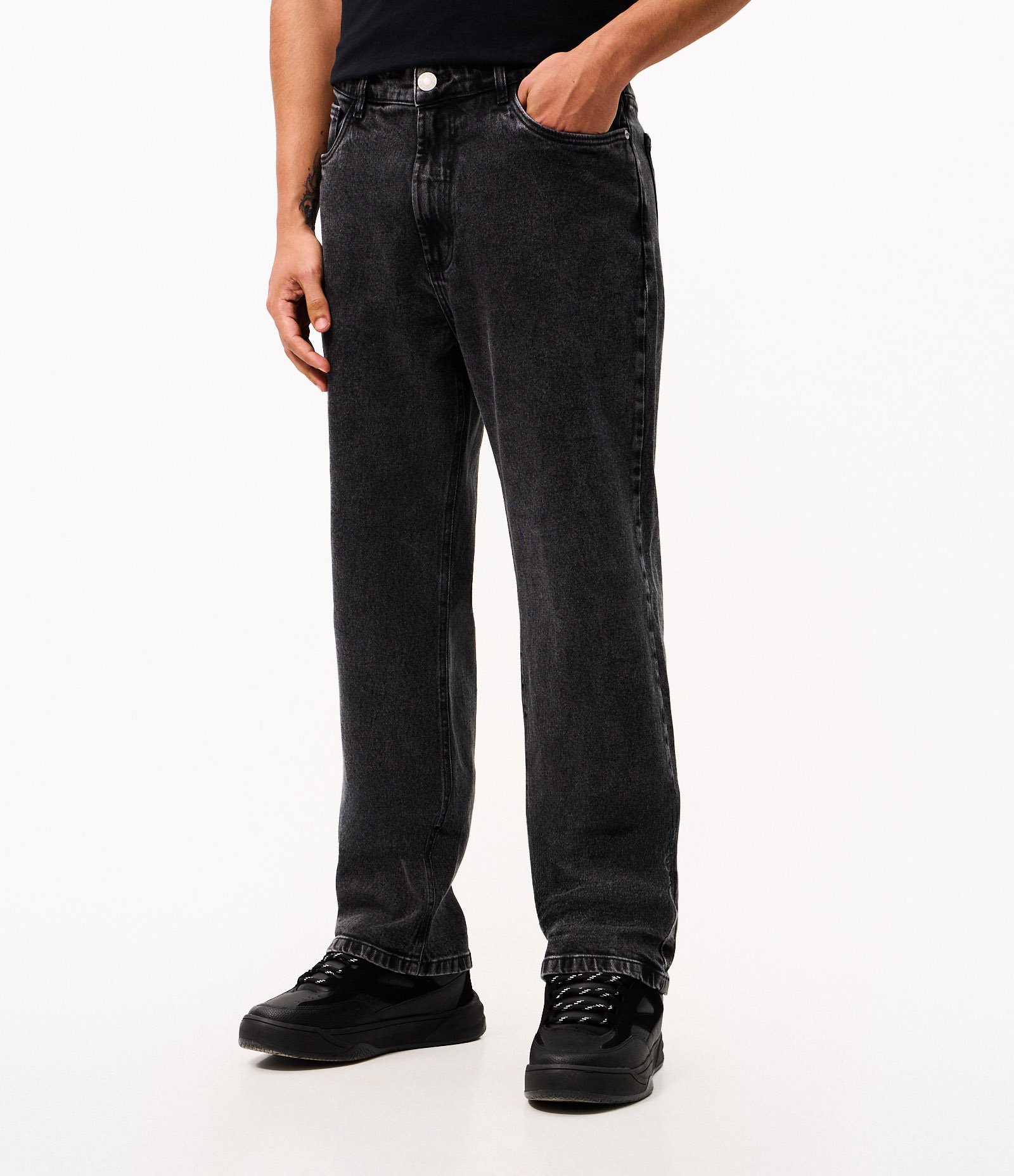 Calça em Jeans Reta Vintage Preto 2