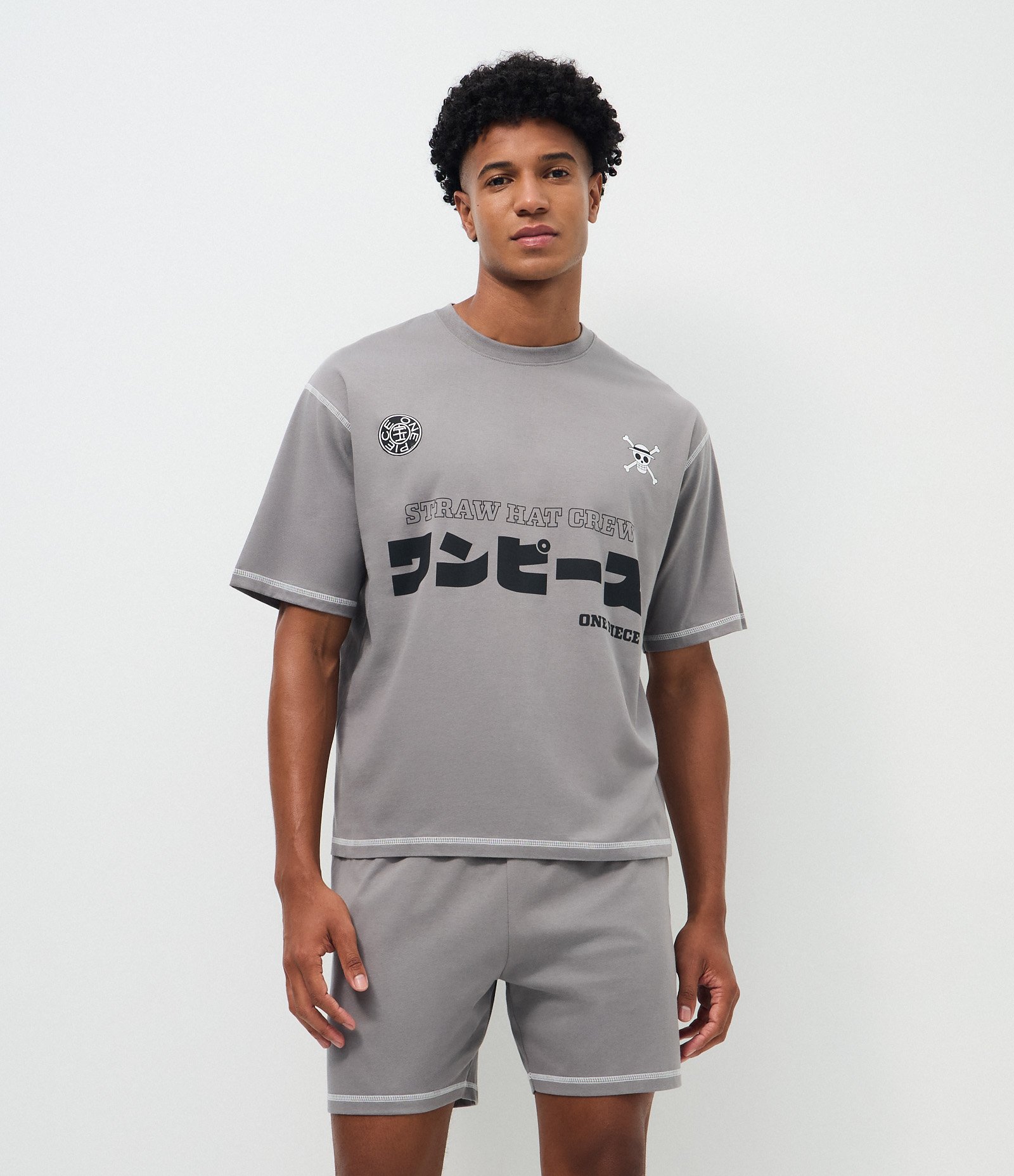 Pijama Curto em Algodão com Estampa One Piece Cinza 1