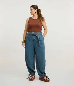 Calça Aladim em Jeans com Cinto Faixa Curve & Plus Size