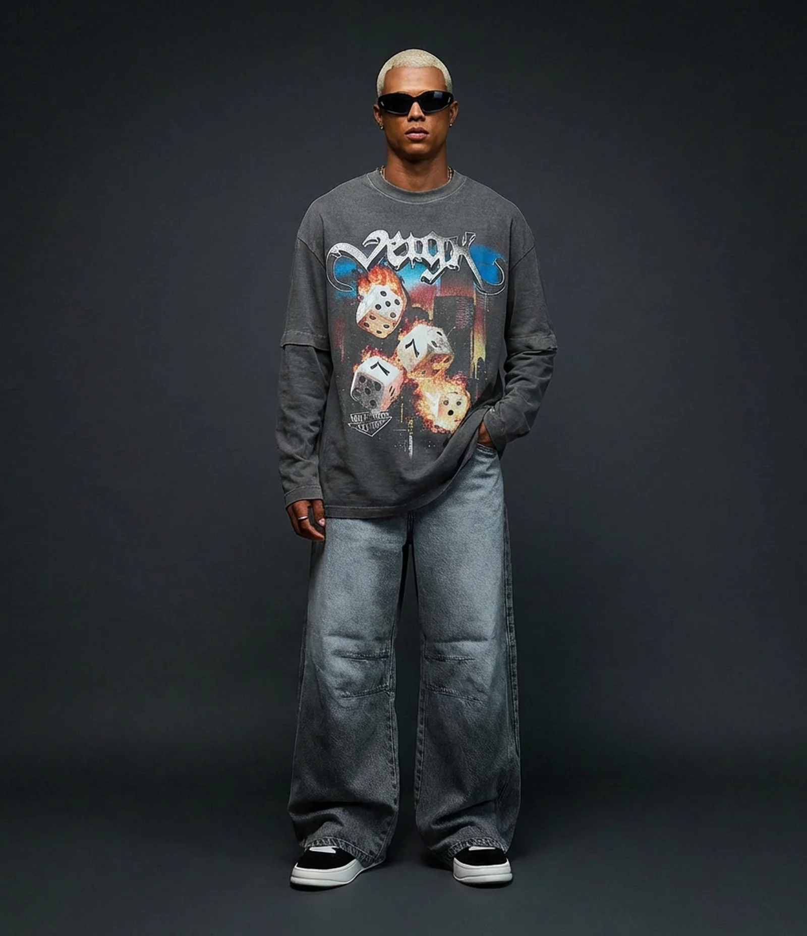 Camiseta Relaxed em Algodão com Estampa Dados Veigh Cinza 2