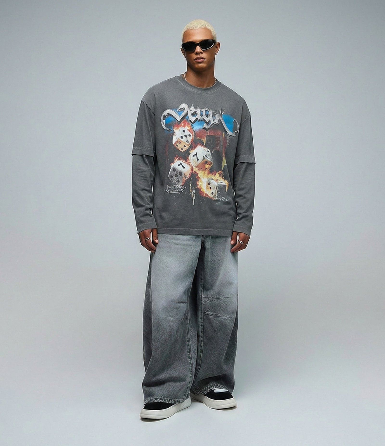 Camiseta Relaxed em Algodão com Estampa Dados Veigh Cinza 4