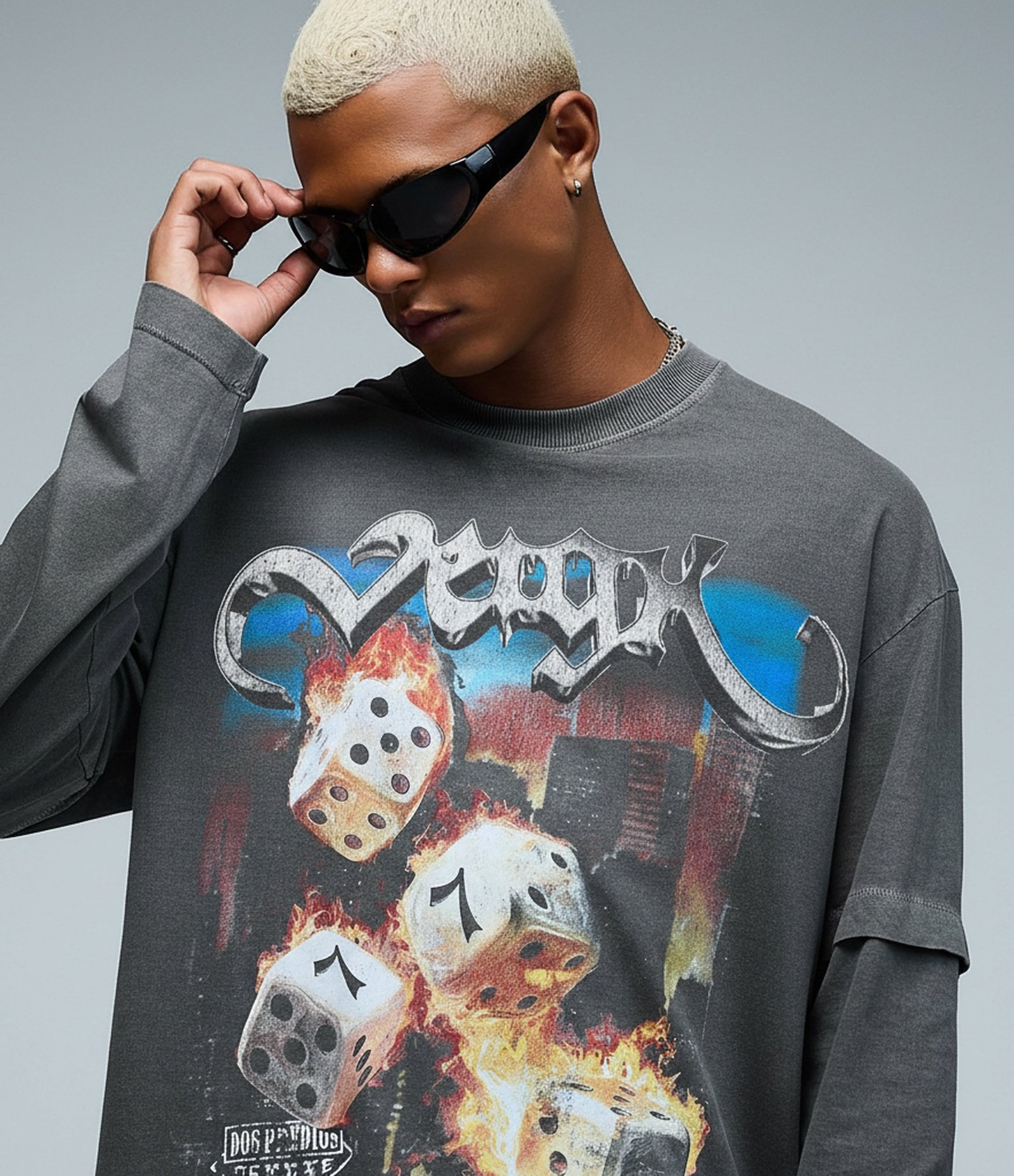 Camiseta Relaxed em Algodão com Estampa Dados Veigh Cinza 6