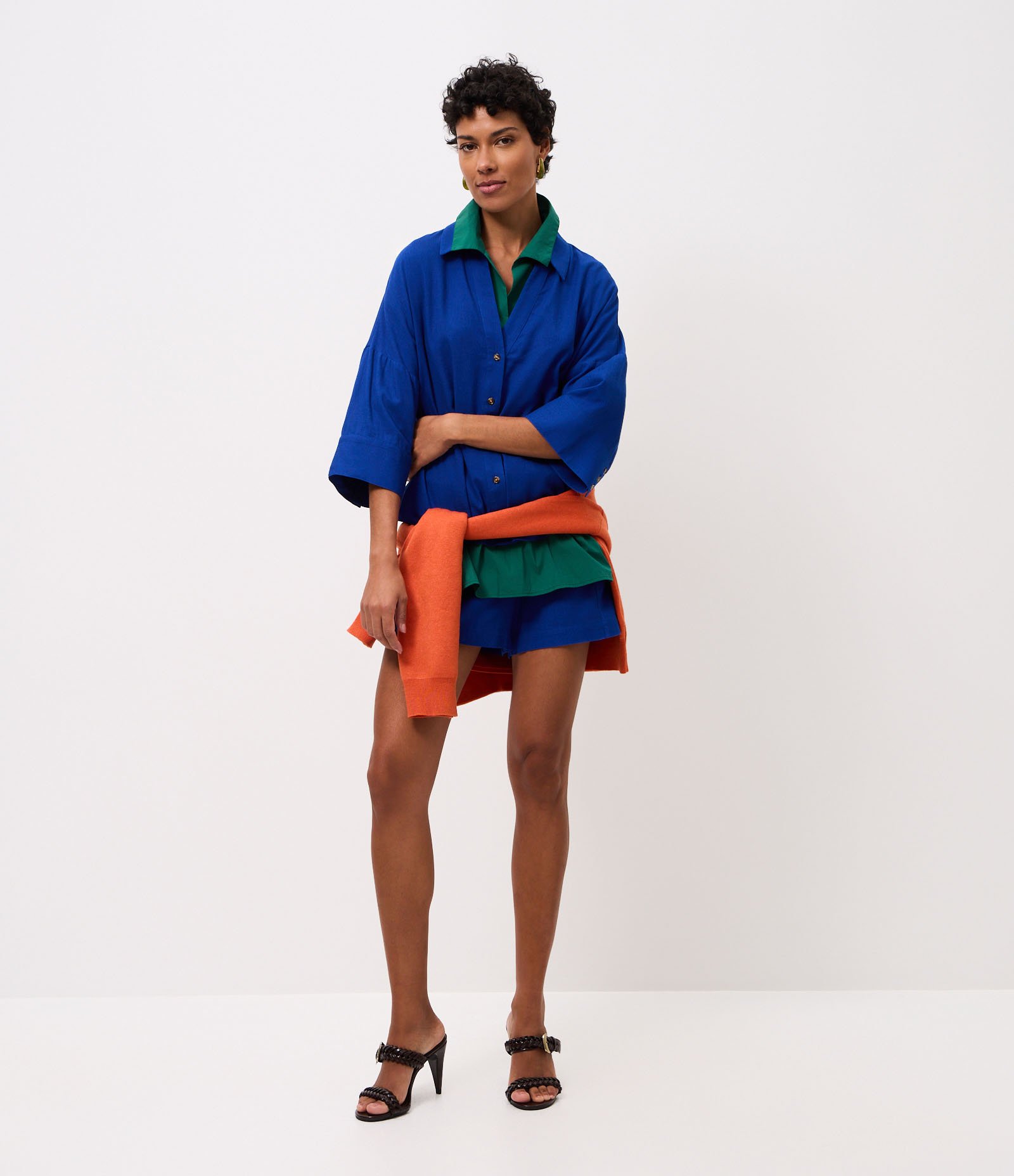 Short em Viscolinho com Cós Elástico Azul 4