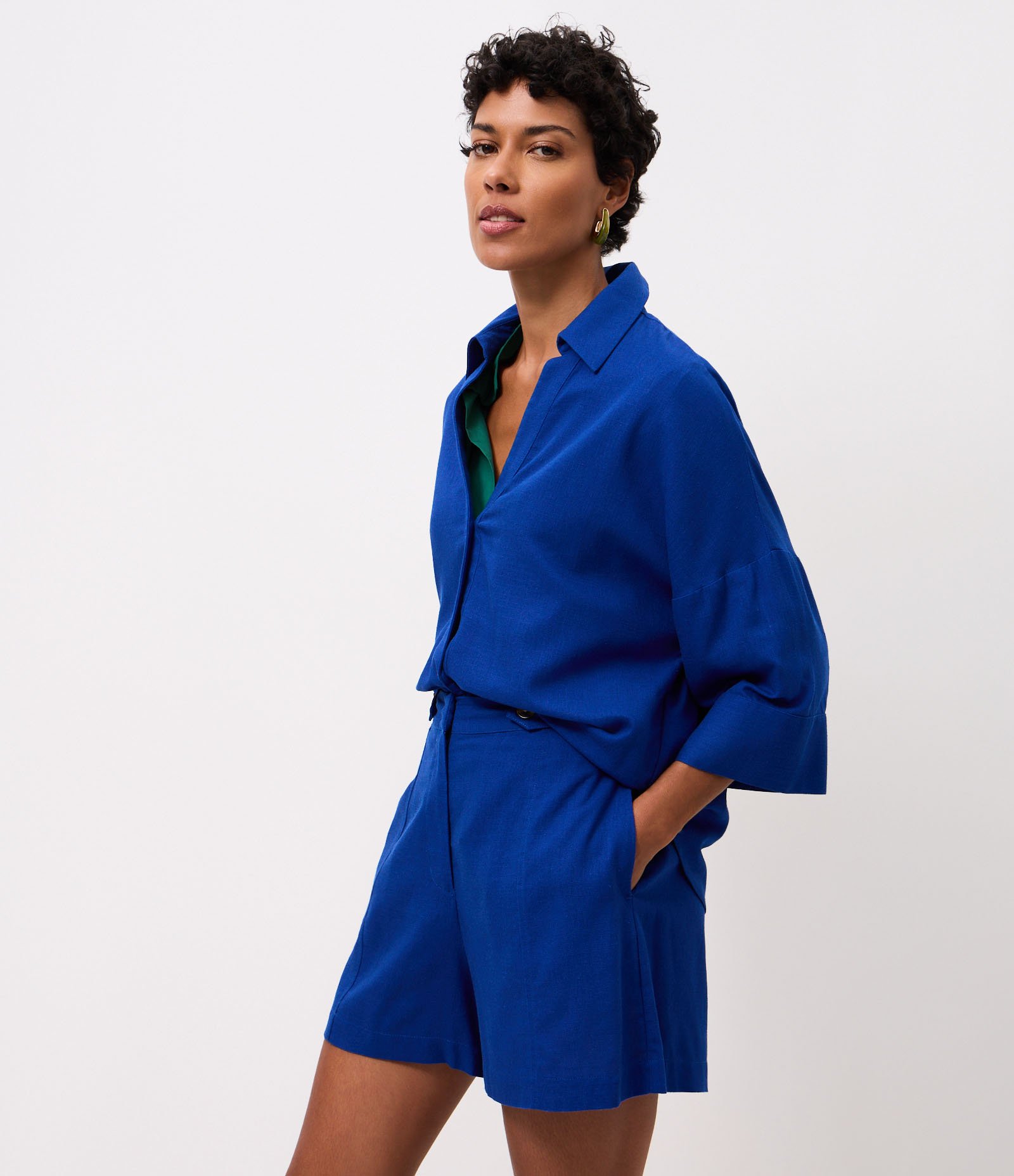 Short em Viscolinho com Cós Elástico Azul 5