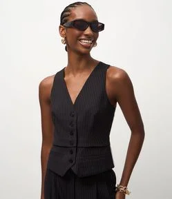 Colete Alfaiatado com Efeito de Sobreposição