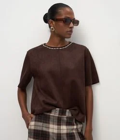 Camiseta Regular em Suede com Brilho na Gola
