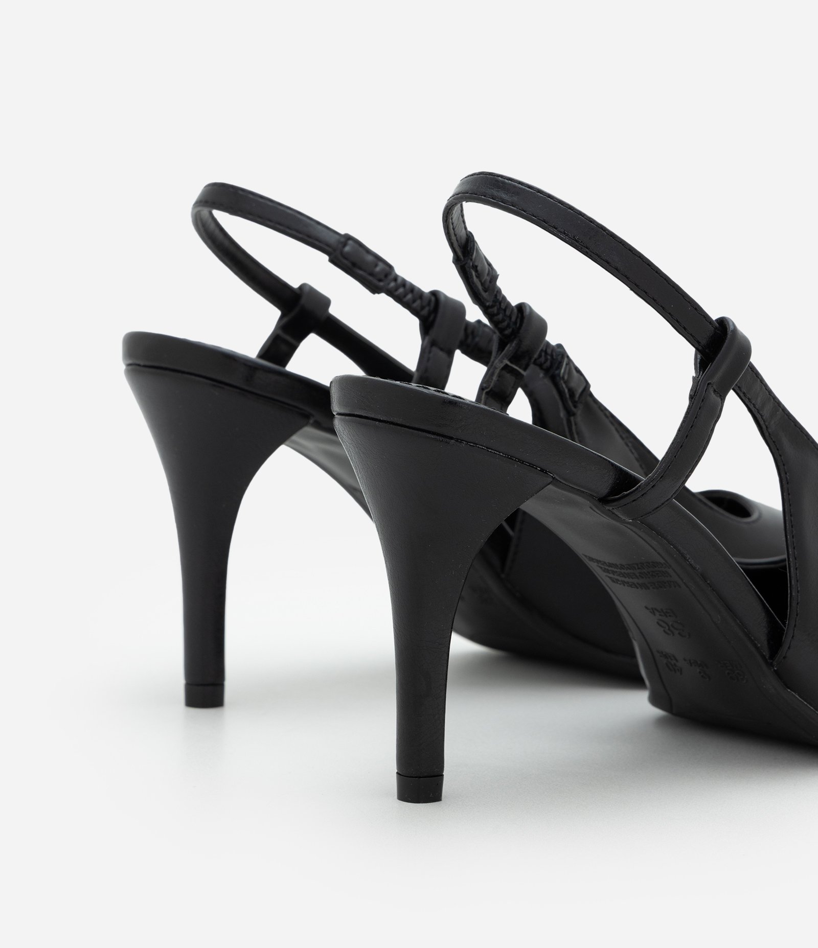 Sapato Slingback com Bico Alongado Preto 3