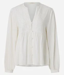 Blusa em Viscose com Bordados e Aplicação de Botões Delicados