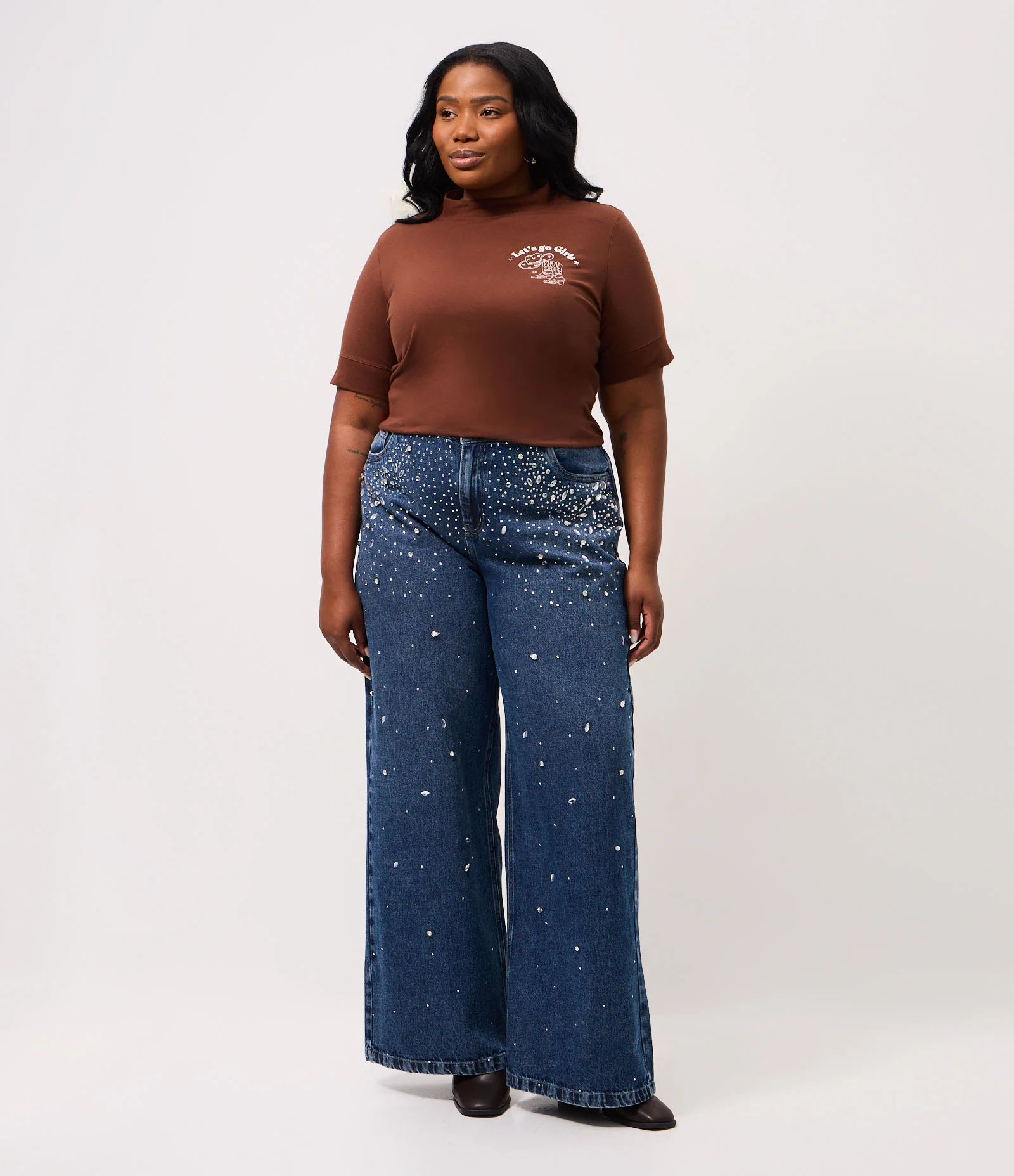 Camiseta Meia Malha com Estampa Let’s Go Girls Curve & Plus Size Marrom 2