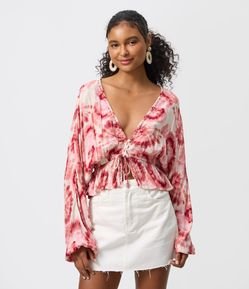 Blusa Bata em Crepe Tie Dye com Decote V e Detalhe em Miçangas